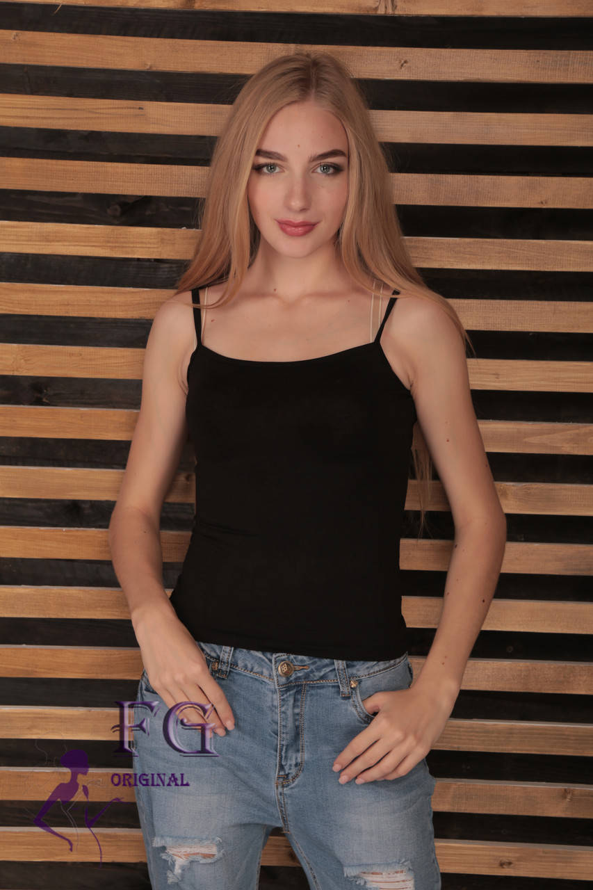 Майки облегающего, полуприталенного кроя красиво выделяет талию в цветах, Белый 
Майки облегающего, полуприталенного кроя красиво выделяет талию в цветах, Белый