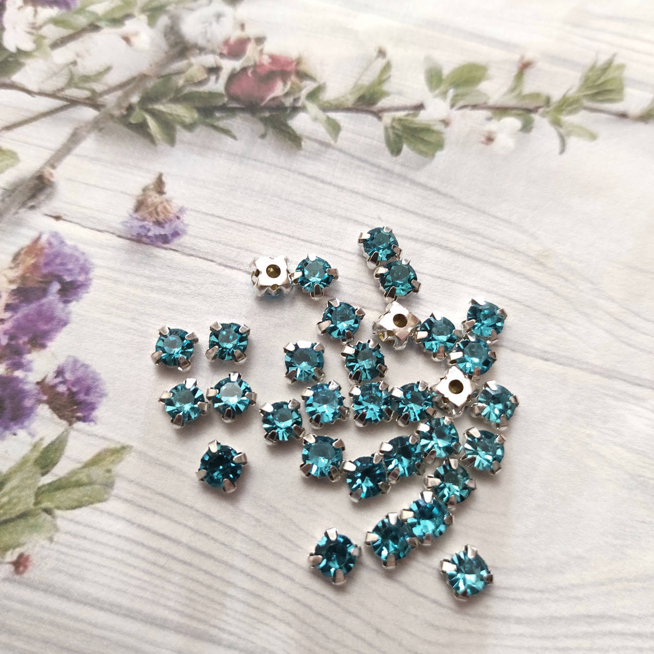 Страз в металлической оправе Голубой 0,6 см
Страз в металлической оправе Голубой 0,6 см