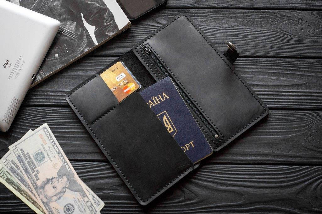 Мужское портмоне из натурально телячьей кожи черное, Коричневый
Мужское портмоне из натурально телячьей кожи черное, Коричневый