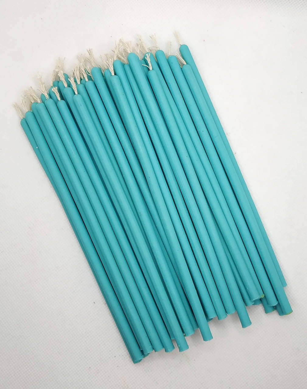 Блакитні воскові свічки. Голубые восковые свечи, получасовые 
Блакитні воскові свічки. Голубые восковые свечи, получасовые