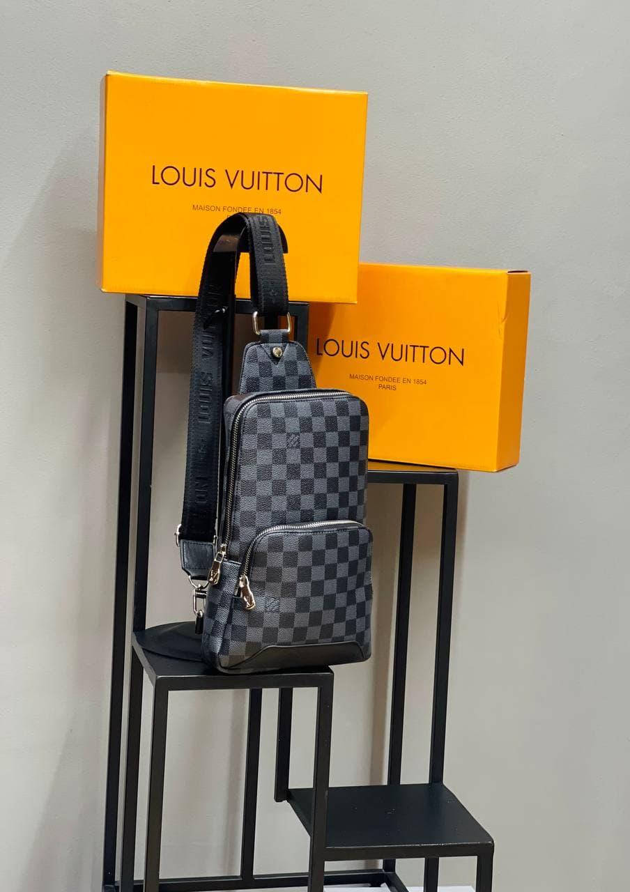 Сумка черная мужская через плечо Louis Vuitton Луи Витон Бананка Мужской Слинг экокожа сумка LV, Черный
Сумка черная мужская через плечо Louis Vuitton Луи Витон Бананка Мужской Слинг экокожа сумка LV, Черный