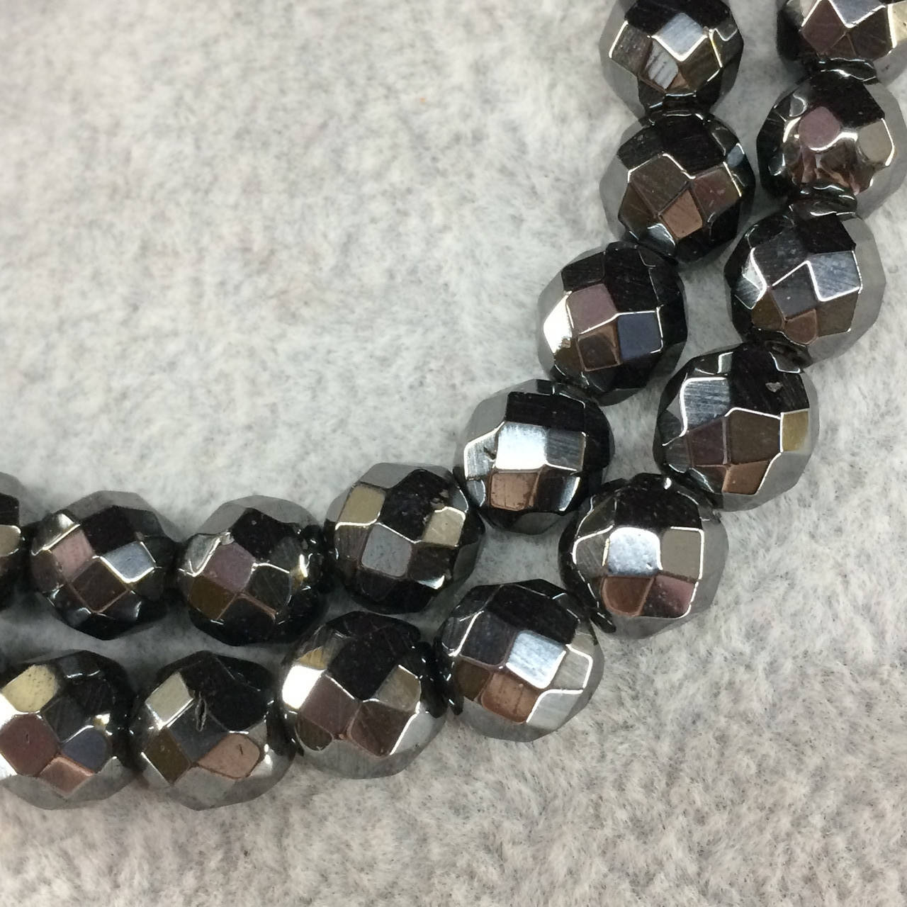 Бусины на нитке натуральный Гематит граненый шарик 6мм 
Бусины на нитке натуральный Гематит граненый шарик 6мм