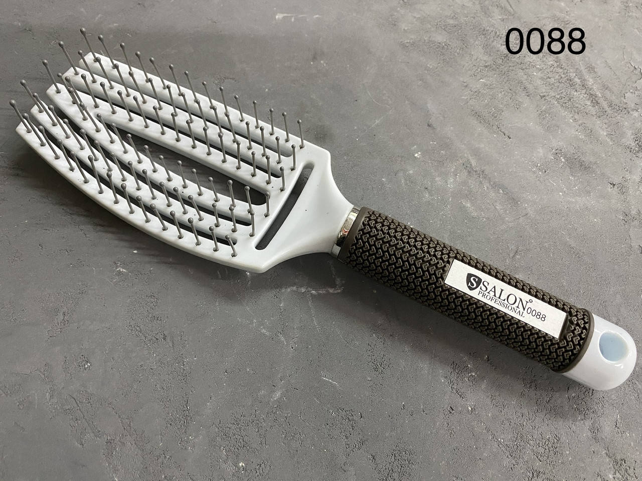 Salon Professional Расческа массажная 0088 (бело-серая) большая квадратная-изогнутая пластик
Salon Professional Расческа массажная 0088 (бело-серая) большая квадратная-изогнутая пластик