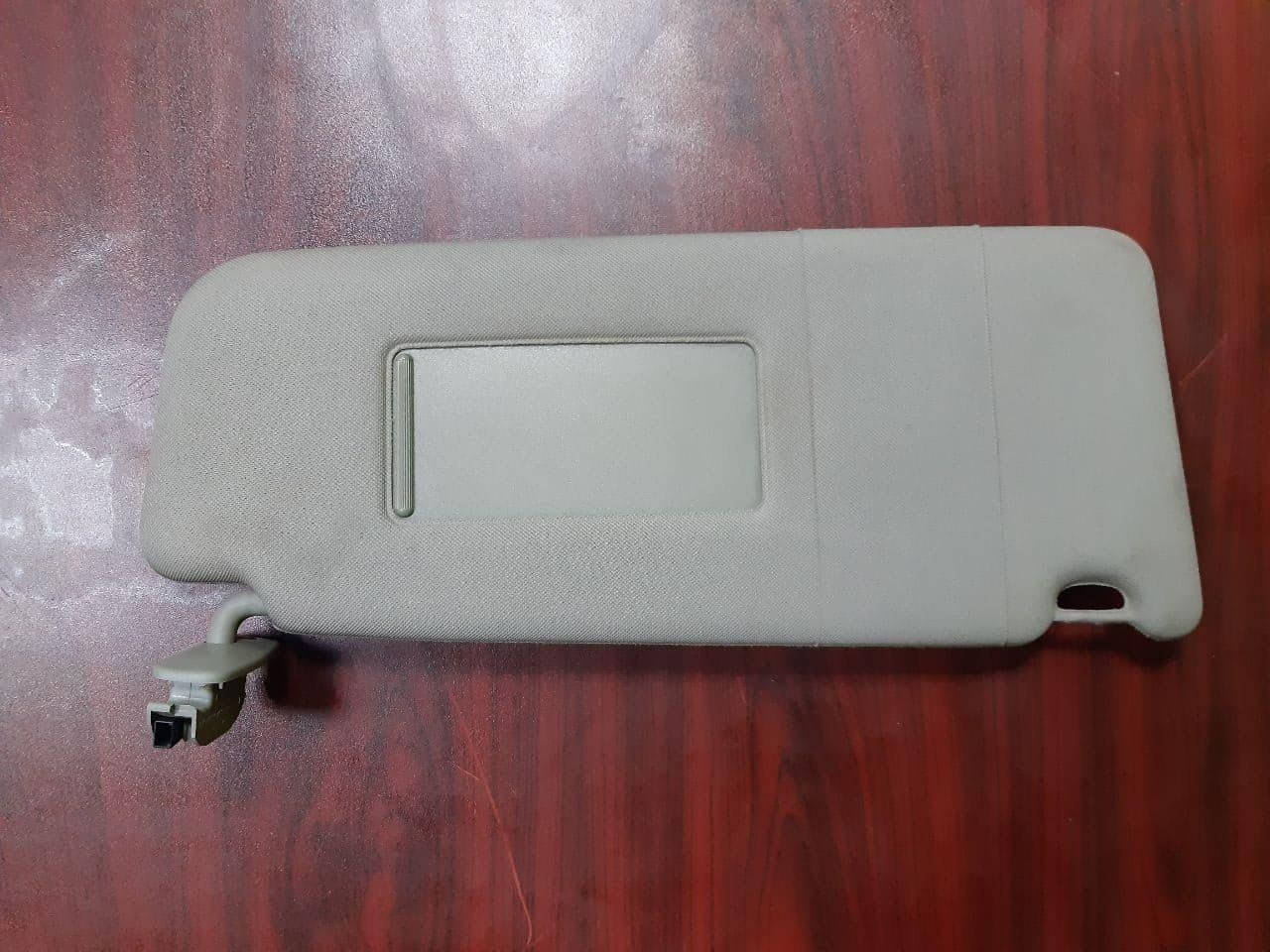 Козырек солнцезащитный правый Audi A6 C5 4B0857552
Козырек солнцезащитный правый Audi A6 C5 4B0857552