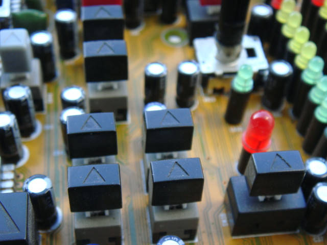 Толкатель кнопки MUTE, PFL 9.4x5.5x8.4mm для пультов Yamaha, Soundcraft, Behringer
Толкатель кнопки MUTE, PFL 9.4x5.5x8.4mm для пультов Yamaha, Soundcraft, Behringer