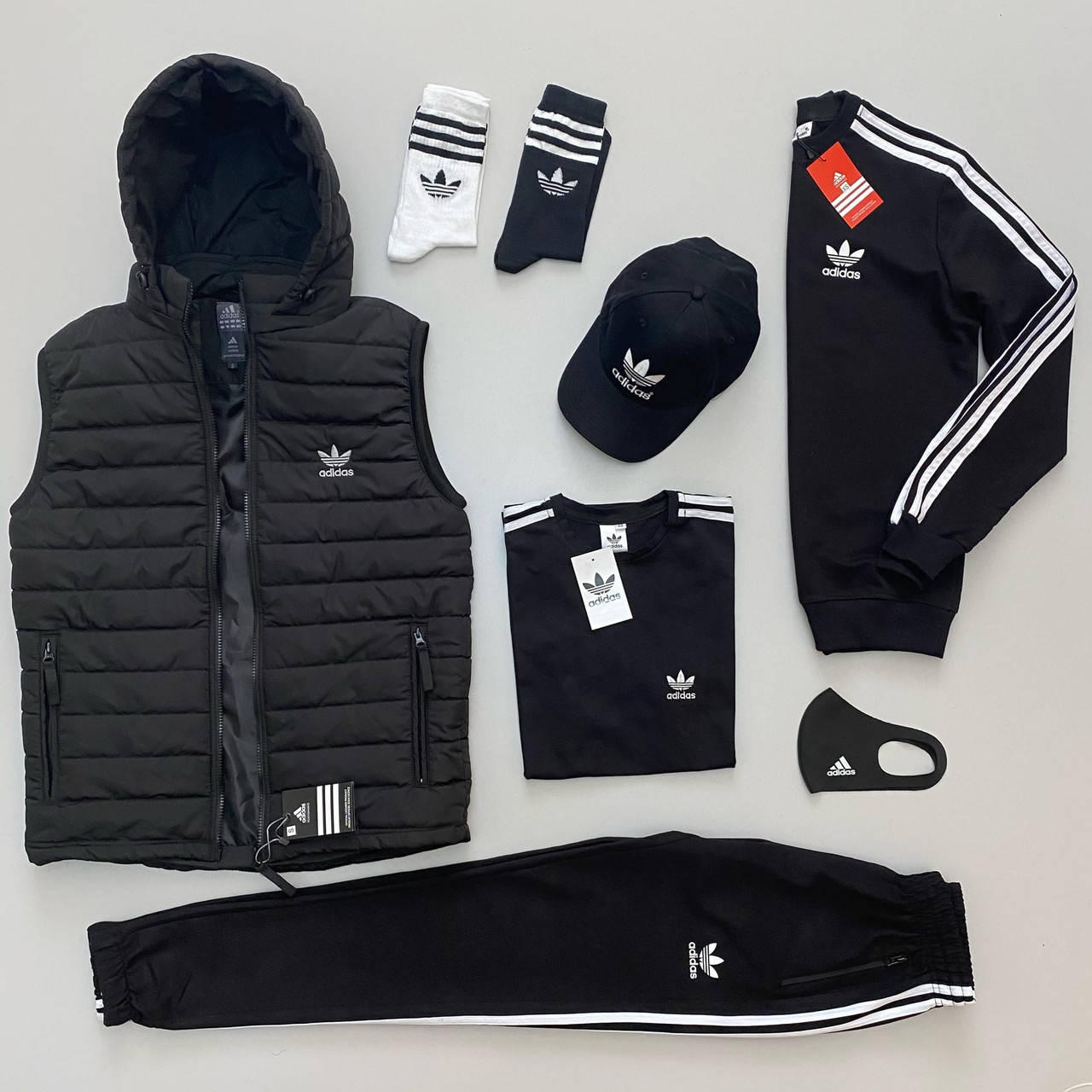 Спортивный костюм набор Adidas 7в1 черный жилетка, свитшот, штаны, футболка, носки 2 пары. код KH-2129 XL
Спортивный костюм набор Adidas 7в1 черный жилетка, свитшот, штаны, футболка, носки 2 пары. код KH-2129 XL