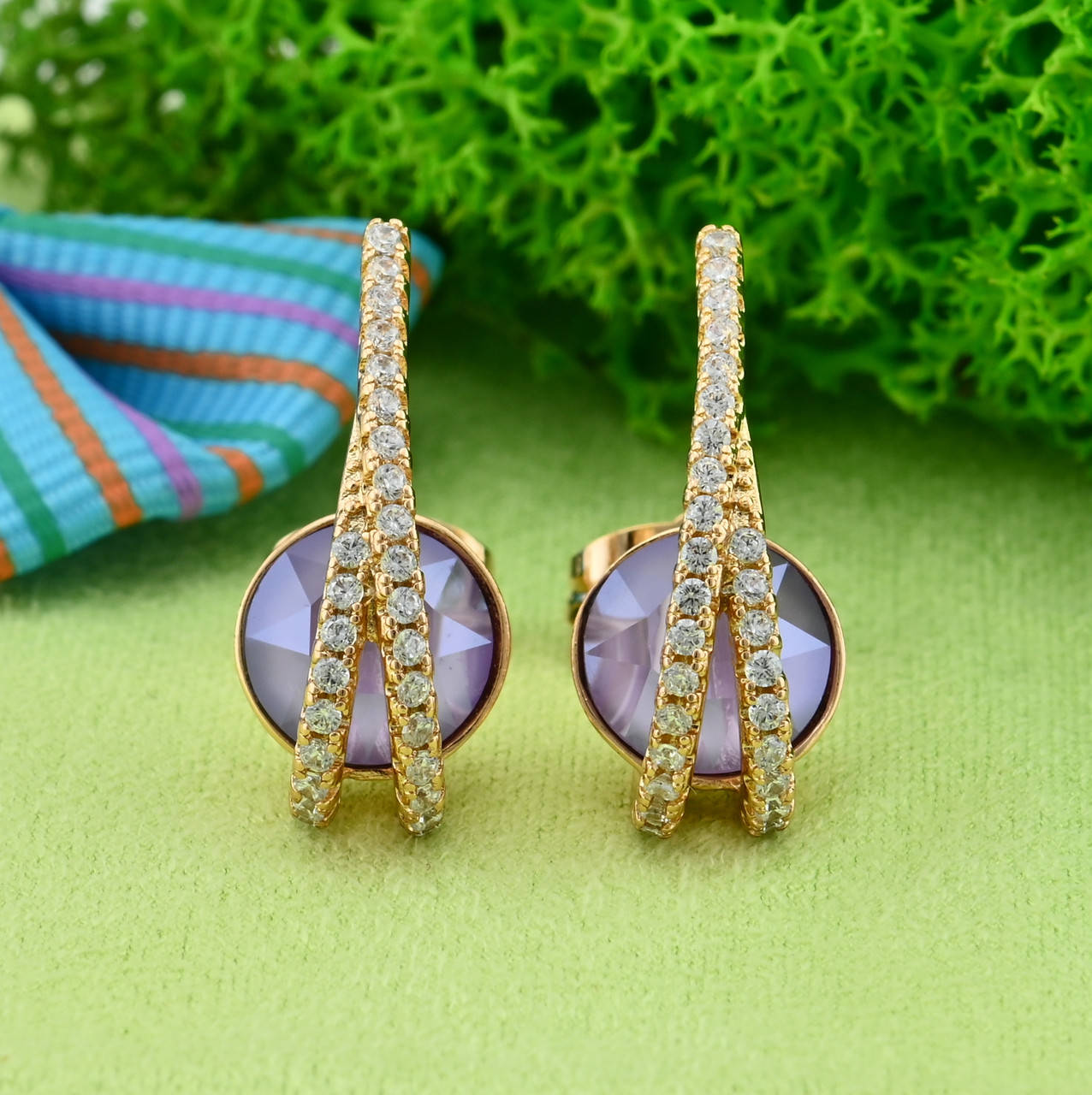 Серьги Xuping с кристаллами Swarovski 83226 размер 20х9 мм цвет сиреневый вес 4.0 г позолота 18К
Серьги Xuping с кристаллами Swarovski 83226 размер 20х9 мм цвет сиреневый вес 4.0 г позолота 18К