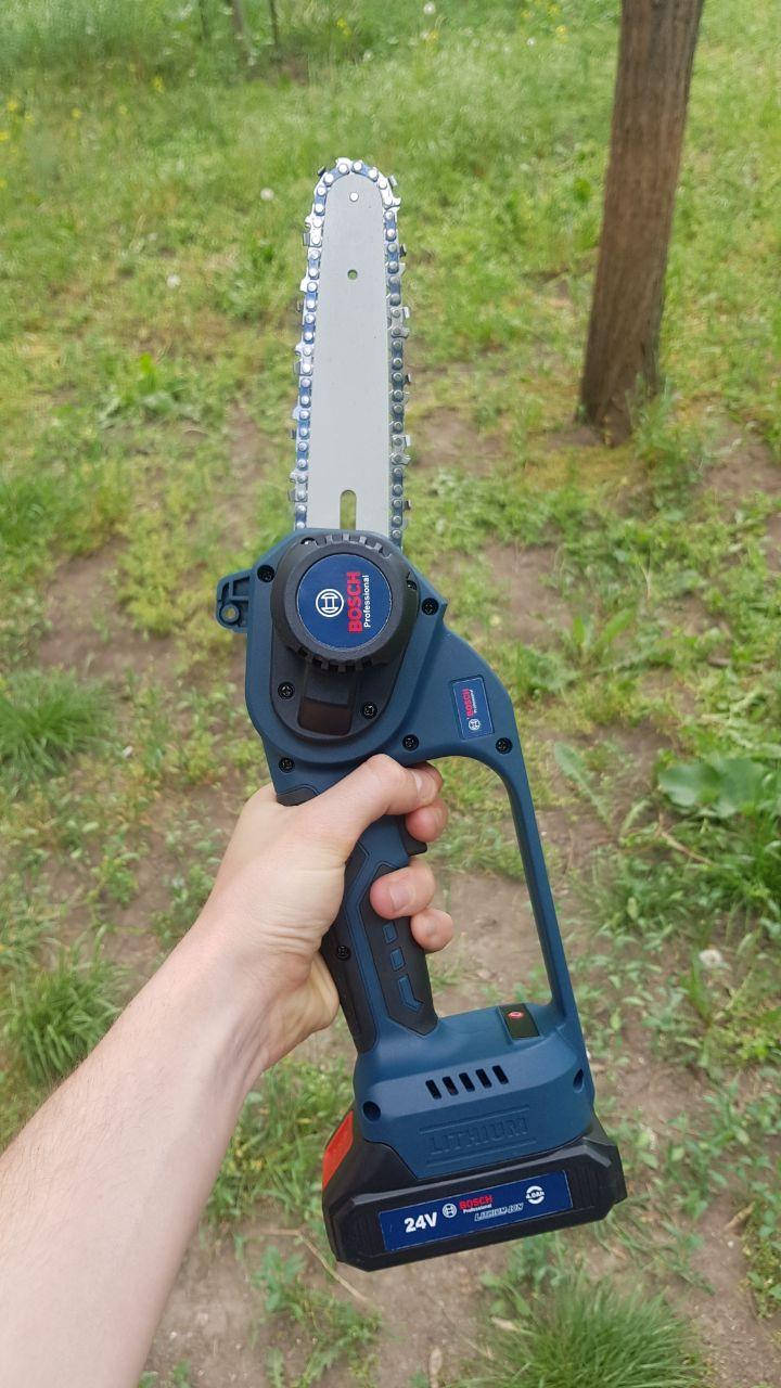 Аккумуляторная цепная мини пила Bosch UniversalChain 24 (24V 4.0Ah), для обрезки деревьев, на два аккумулятора
Аккумуляторная цепная мини пила Bosch UniversalChain 24 (24V 4.0Ah), для обрезки деревьев, на два аккумулятора