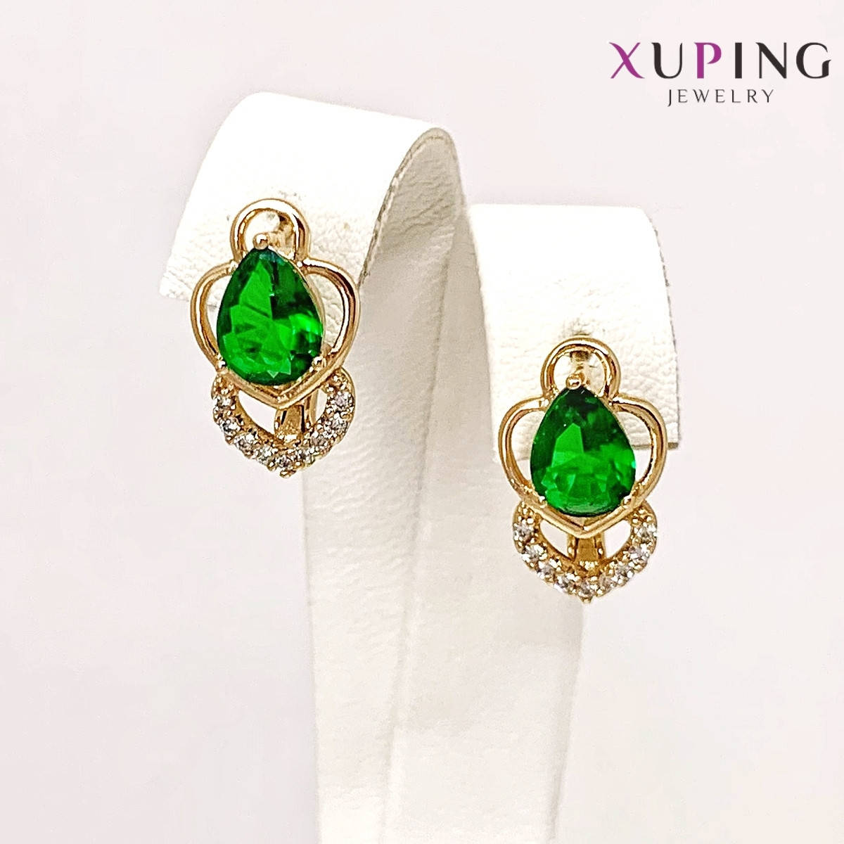 Серьги Xuping, размер 16х9 мм, зеленые фианиты (куб. цирконий), вес 3 г, позолота 18K, ХР01168 (1)
Серьги Xuping, размер 16х9 мм, зеленые фианиты (куб. цирконий), вес 3 г, позолота 18K, ХР01168 (1)