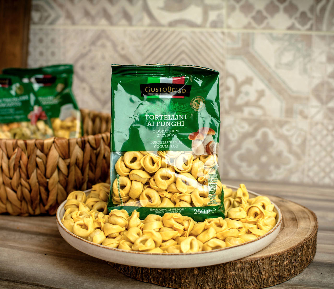 Тортеллини с белыми грибами "GustoBello". 250 гр. Италия 
Тортеллини с белыми грибами "GustoBello". 250 гр. Италия