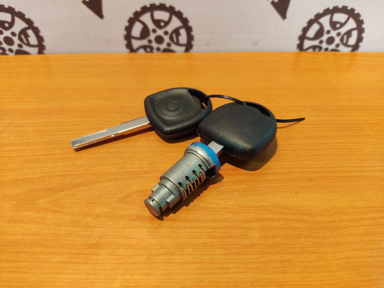 Личинки замка двери FEBI для Опель Калибра А Омега А Сенатор Б Вектра А
Личинки замка двери FEBI для Опель Калибра А Омега А Сенатор Б Вектра А