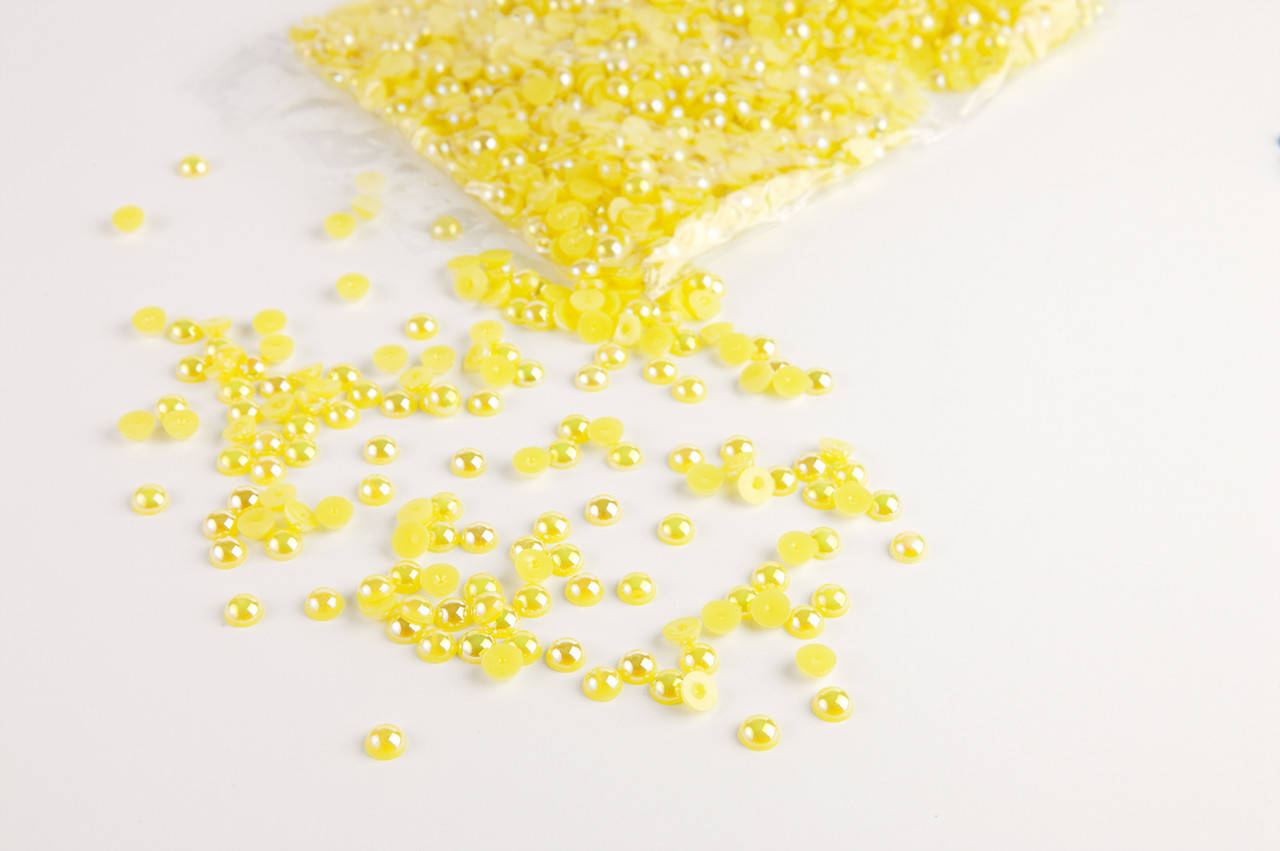 Полубусина жемчуг желтый перламутр 8 мм
Полубусина жемчуг желтый перламутр 8 мм