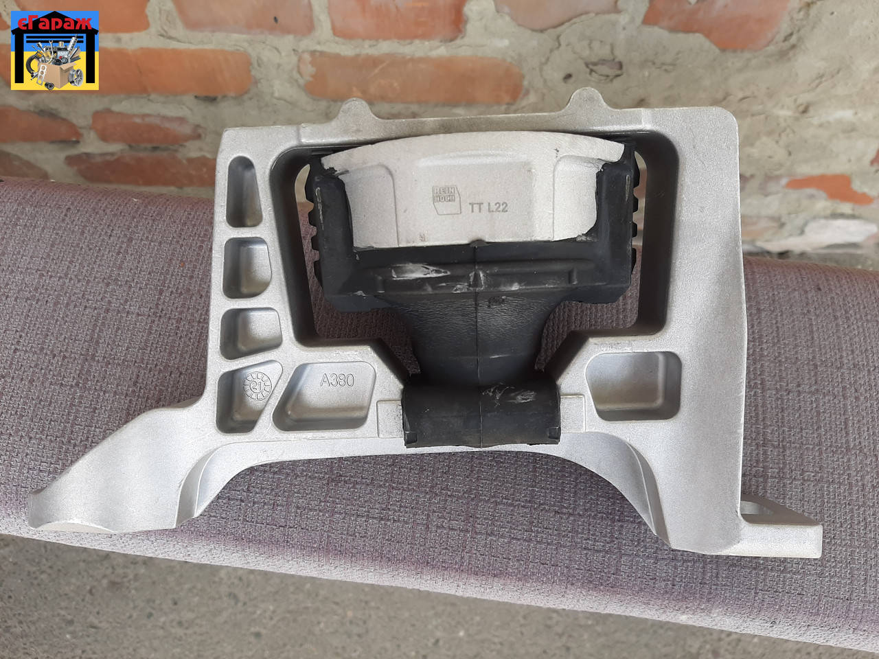 Подушка двигателя VOLVO C30, VOLVO V40; FORD C-MAX, FOCUS 2, FOCUS 3 2003- (1.6/1.6D/1.8D)
Подушка двигателя VOLVO C30, VOLVO V40; FORD C-MAX, FOCUS 2, FOCUS 3 2003- (1.6/1.6D/1.8D)