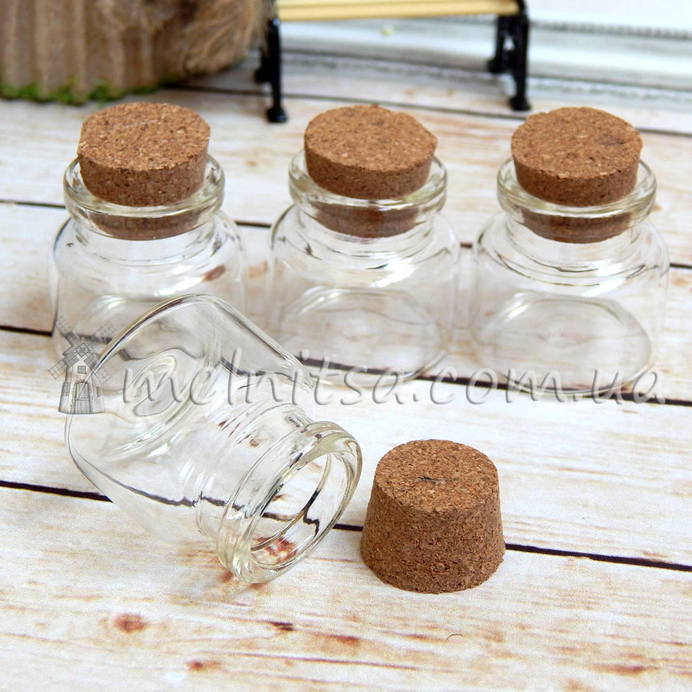 Бутылочка стеклянная с корковой пробкой 30х30 мм 9 мл 
Бутылочка стеклянная с корковой пробкой 30х30 мм 9 мл
