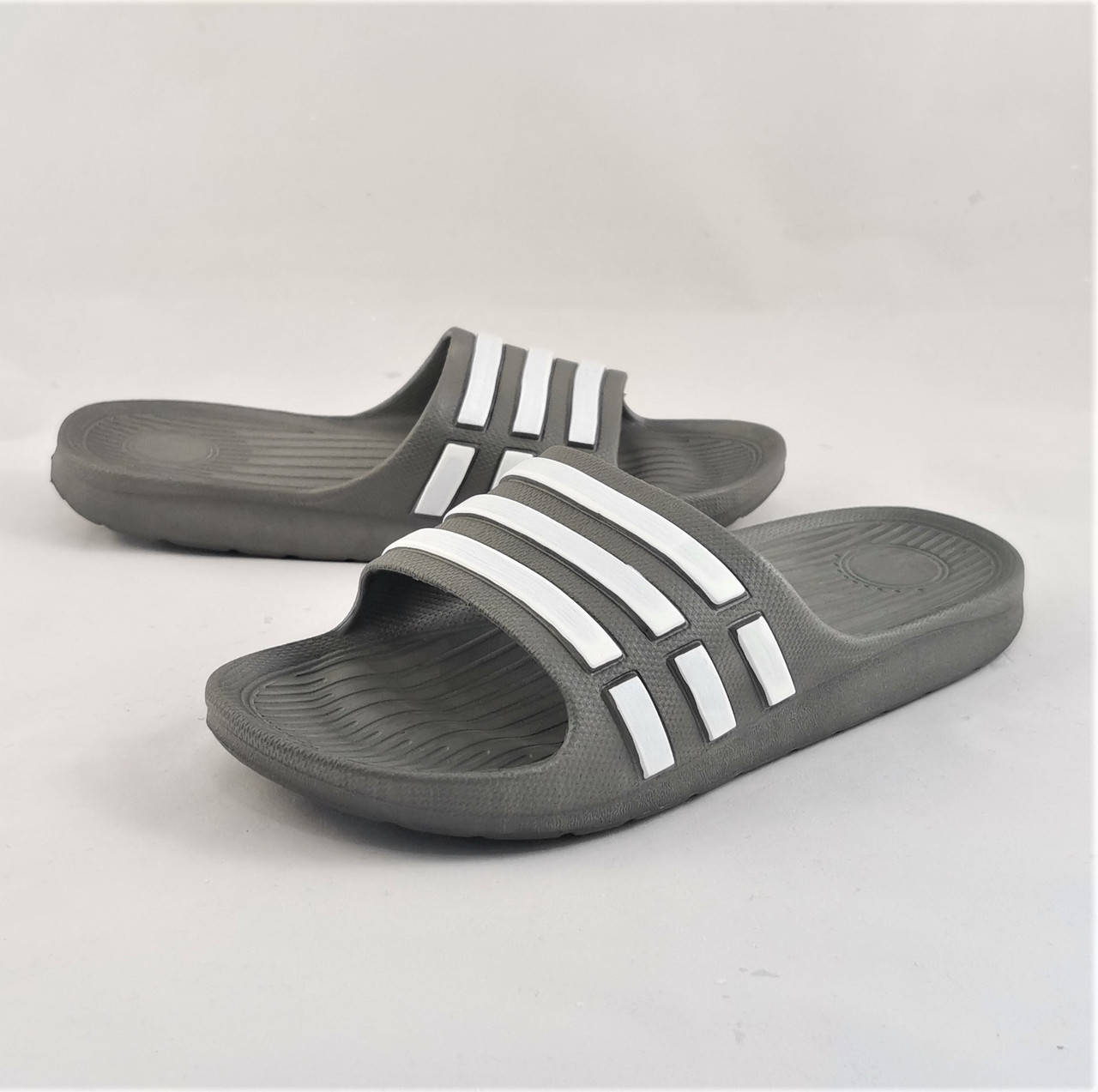 Шлёпанцы Тапочки ADIDAS Сланцы Серые Мужские Адидас (размеры: 41,42,43,44,45,46), Серый
Шлёпанцы Тапочки ADIDAS Сланцы Серые Мужские Адидас (размеры: 41,42,43,44,45,46), Серый