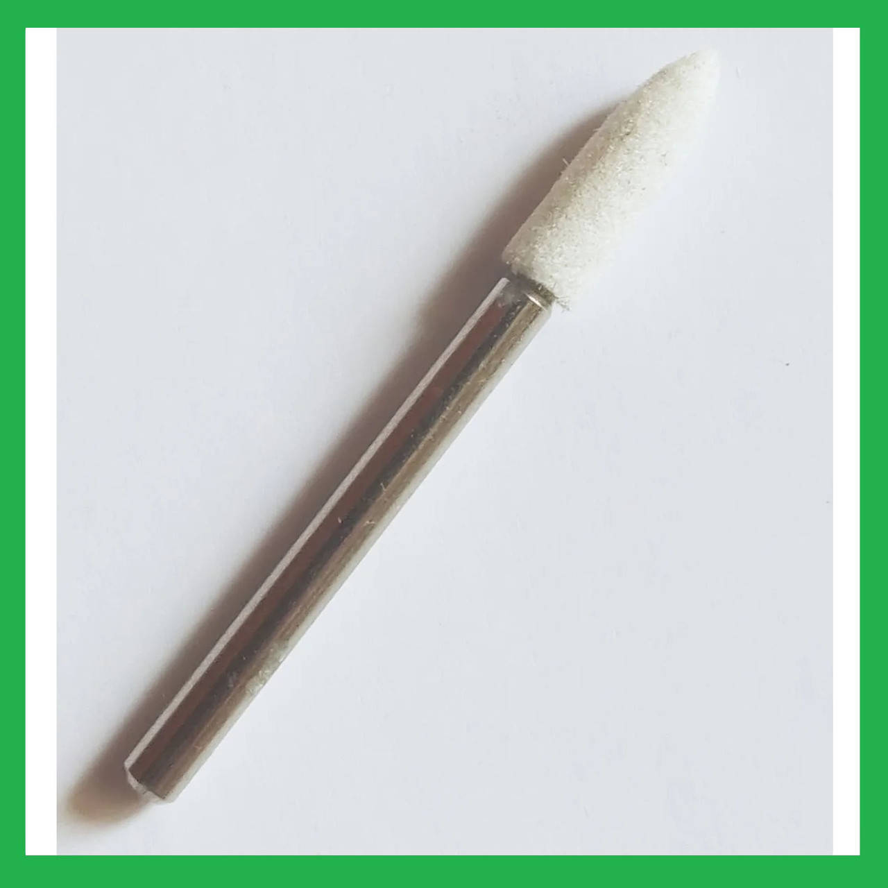 Войлочная полировальная коническая головка 4 мм с державкой.
Войлочная полировальная коническая головка 4 мм с державкой.