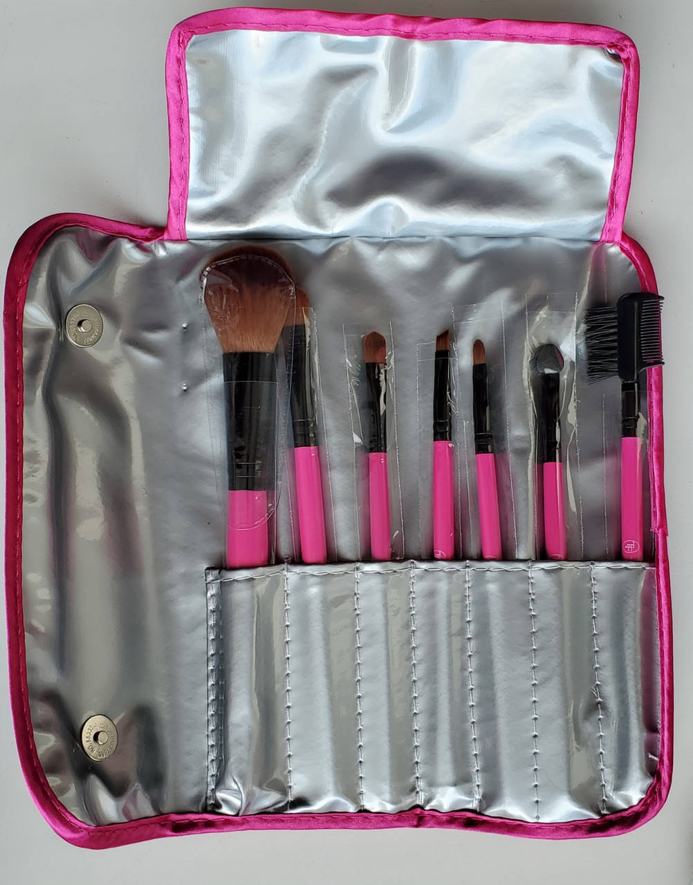 Набор кисточек для макияжа с натуральной ворсыTF TRIUMF TOTAL BEAUTY SET набор кистей для макияжа 7 кистей
Набор кисточек для макияжа с натуральной ворсыTF TRIUMF TOTAL BEAUTY SET набор кистей для макияжа 7 кистей