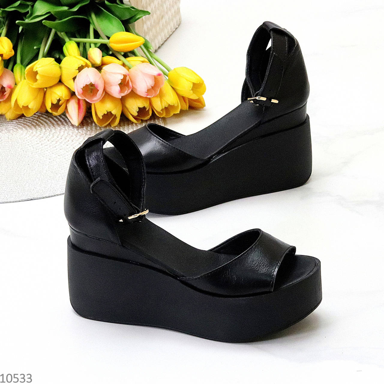 Закрытые черные кожаные женские босоножки натуральная кожа на платформе танкетке 
Закрытые черные кожаные женские босоножки натуральная кожа на платформе танкетке