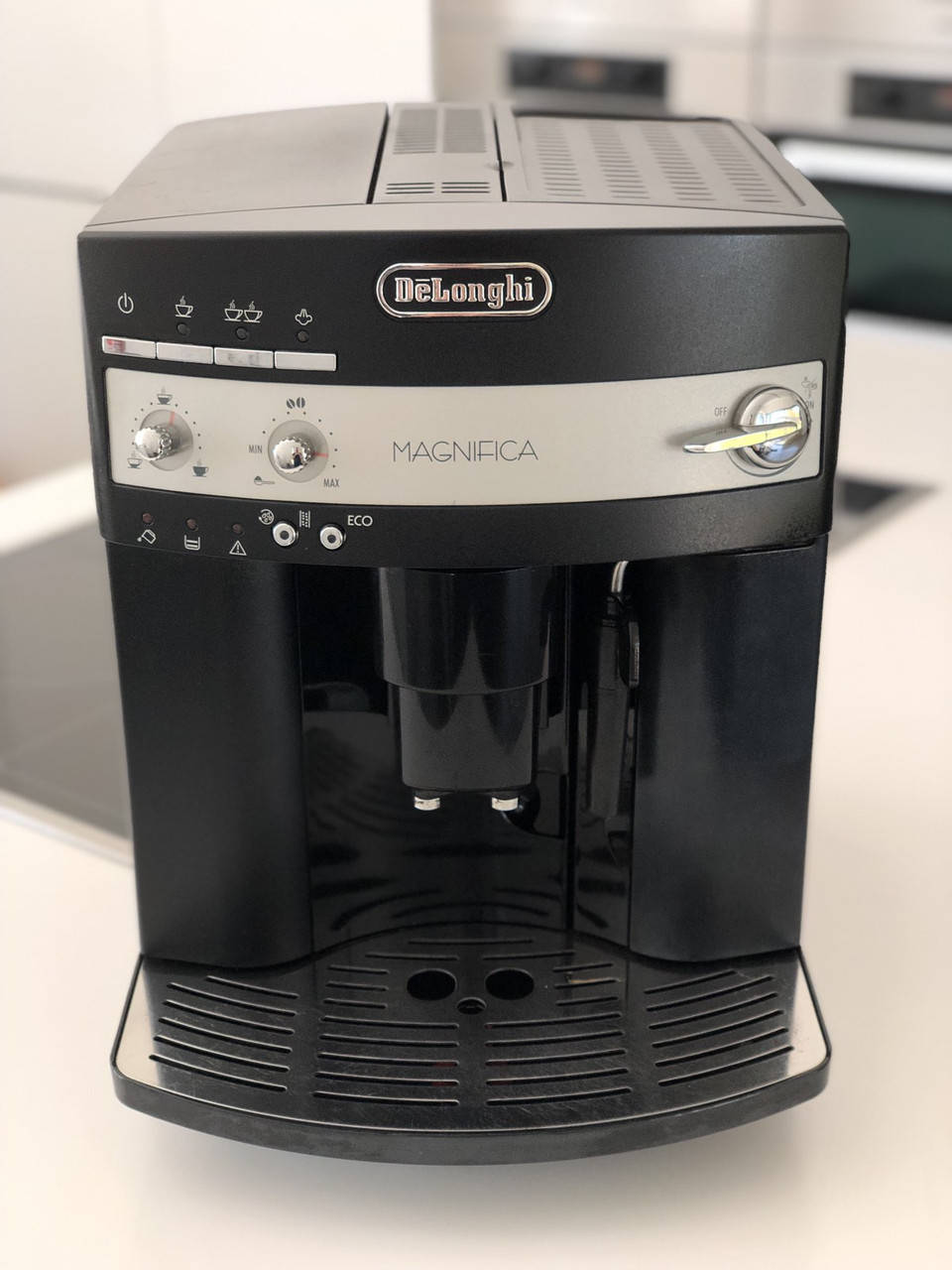 Автоматическая кофеварка с функцией автоматической очистки DeLonghi ESAM 3000 B (refurbished)
Автоматическая кофеварка с функцией автоматической очистки DeLonghi ESAM 3000 B (refurbished)