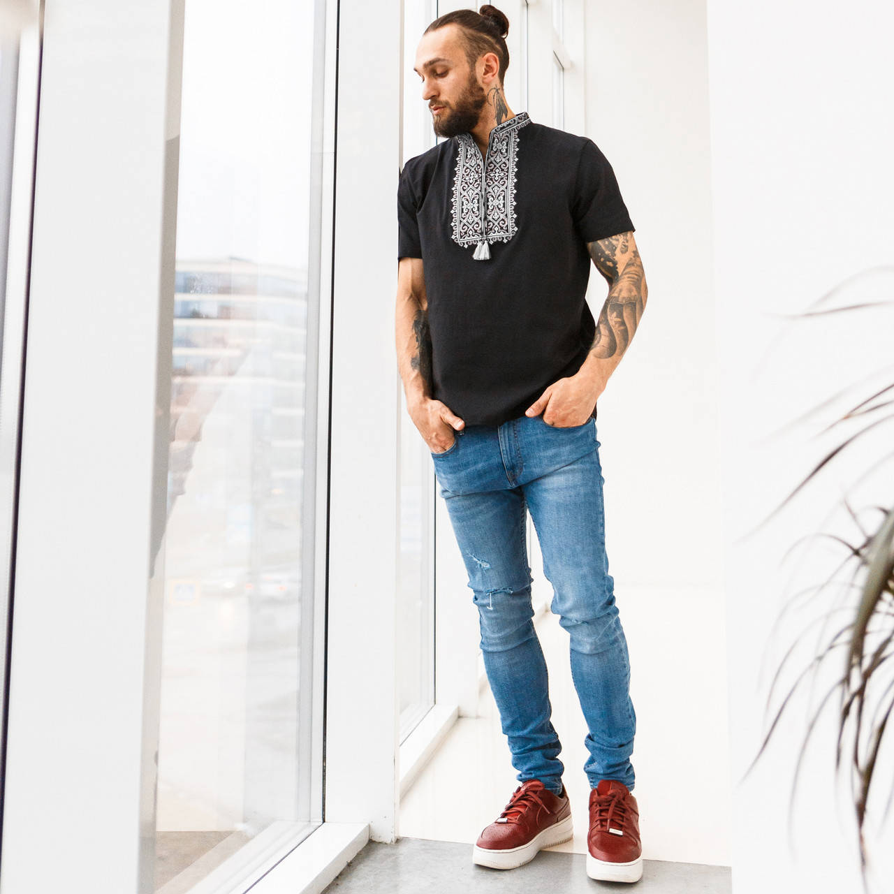 Футболка-вышиванка мужская Moderika Даниил черная с серым S
Футболка-вышиванка мужская Moderika Даниил черная с серым S