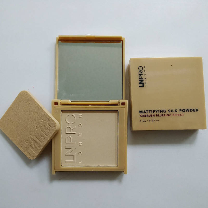 Mатирующая пудра для лица стойкая Mattifying silk LN PRO № 102 Свтело-Бежевая light beige
Mатирующая пудра для лица стойкая Mattifying silk LN PRO № 102 Свтело-Бежевая light beige