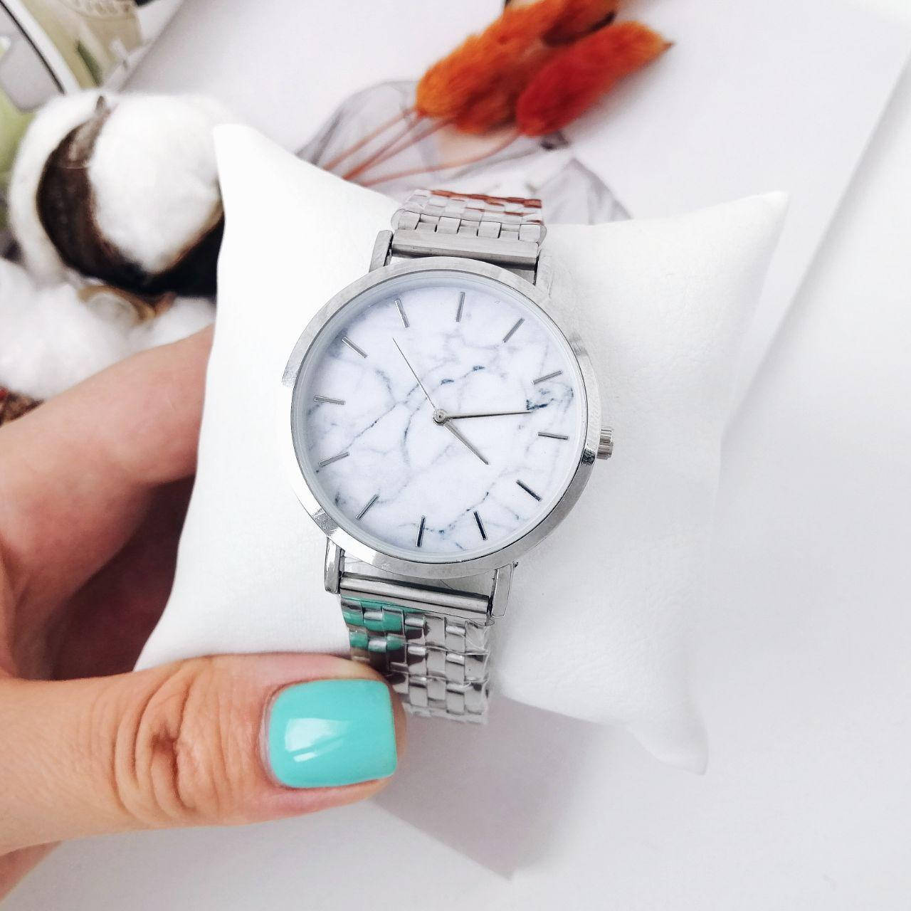 Часы наручные женские на стальном браслете
Часы наручные женские на стальном браслете