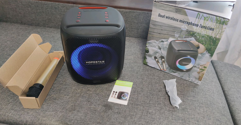 Портативная Bluetooth колонка с подсветкой и держателем телефона Hopestar PARTY 100 + Караоке микрофон
Портативная Bluetooth колонка с подсветкой и держателем телефона Hopestar PARTY 100 + Караоке микрофон
