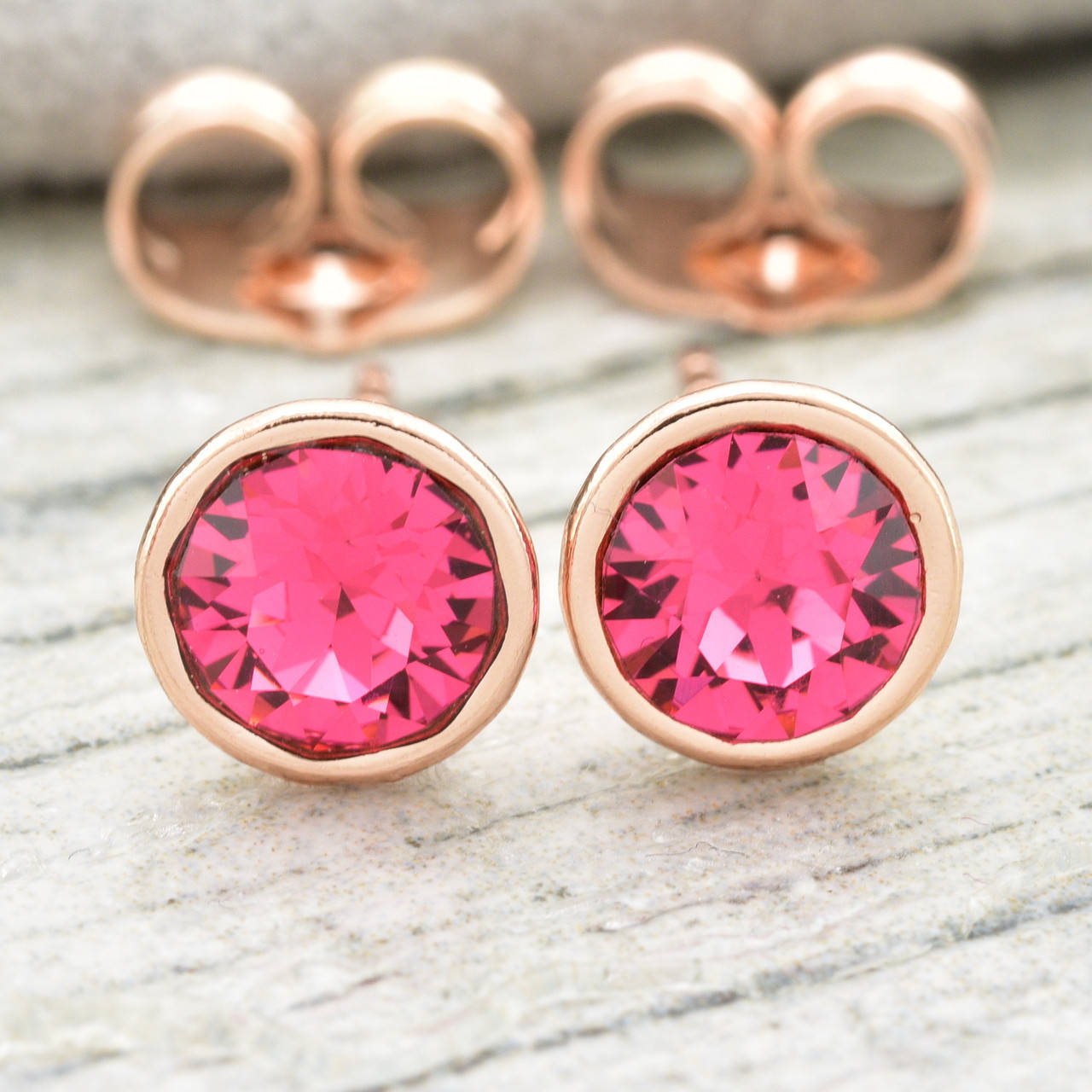 Серьги Xuping с кристаллами Swarovski 83084 размер 6х6 мм цвет коралловый позолота РО 
Серьги Xuping с кристаллами Swarovski 83084 размер 6х6 мм цвет коралловый позолота РО