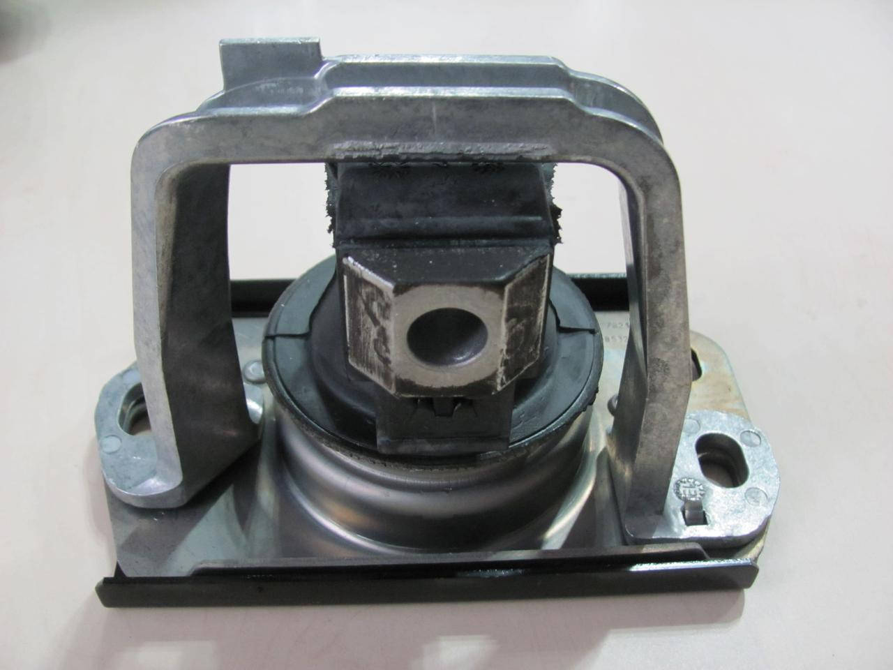 Подушка двигателя правая гидроопора Renault Trafic | Opel Vivaro | 1.9dCi-2.0dCi | 01-14 | RENAULT 
Подушка двигателя правая гидроопора Renault Trafic | Opel Vivaro | 1.9dCi-2.0dCi | 01-14 | RENAULT