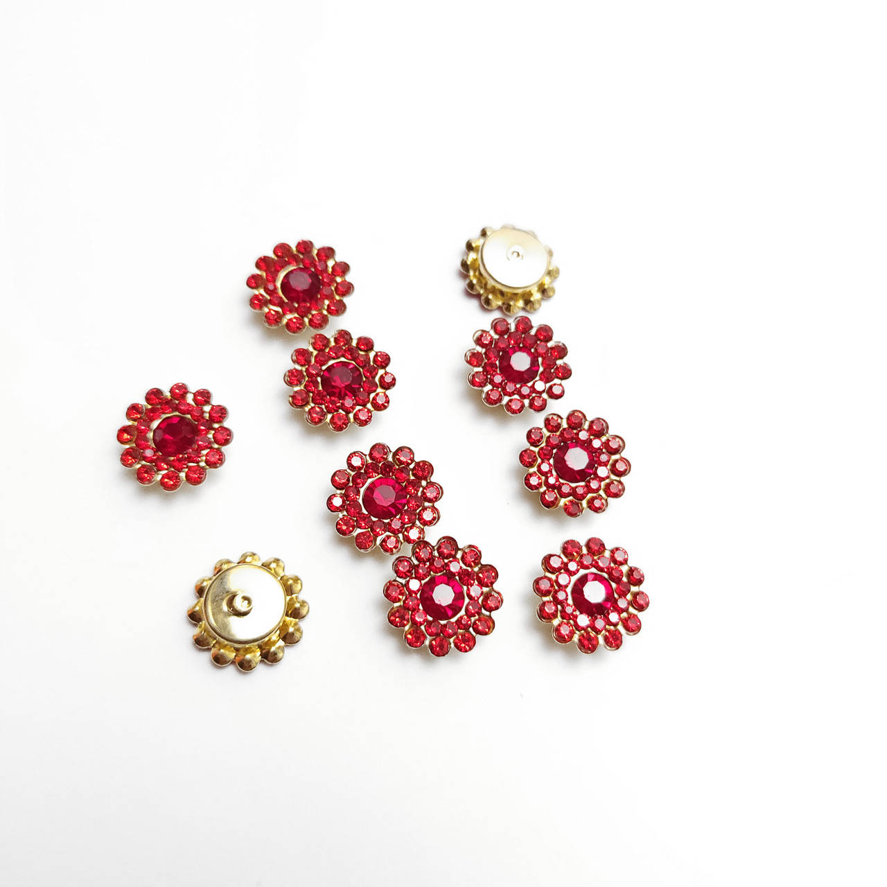 Страз красный акрил 1,4 см в металлической пришивной оправе
Страз красный акрил 1,4 см в металлической пришивной оправе