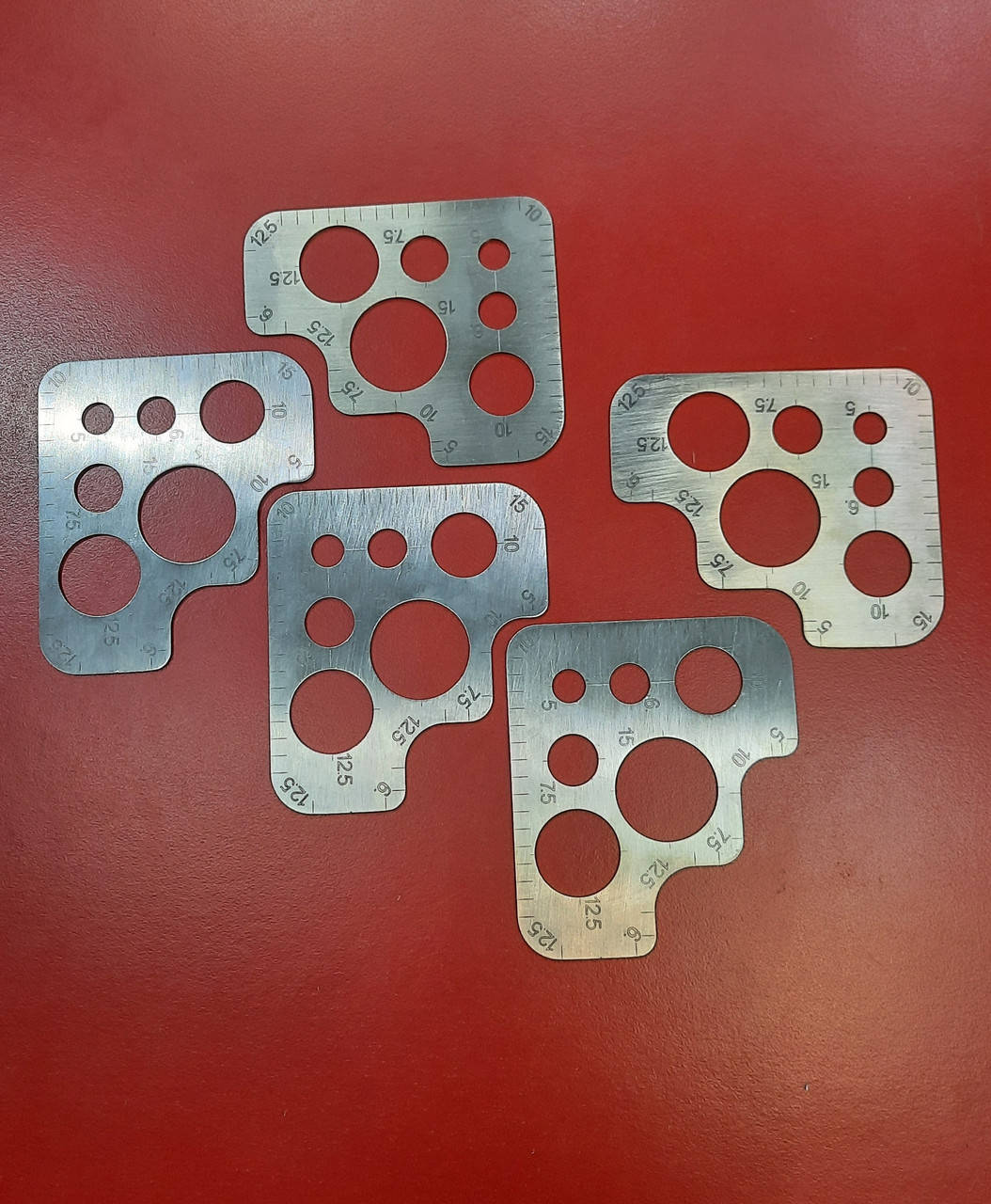 Металическое лекало "Радиус" для кожи, шлифованое.
Металическое лекало "Радиус" для кожи, шлифованое.