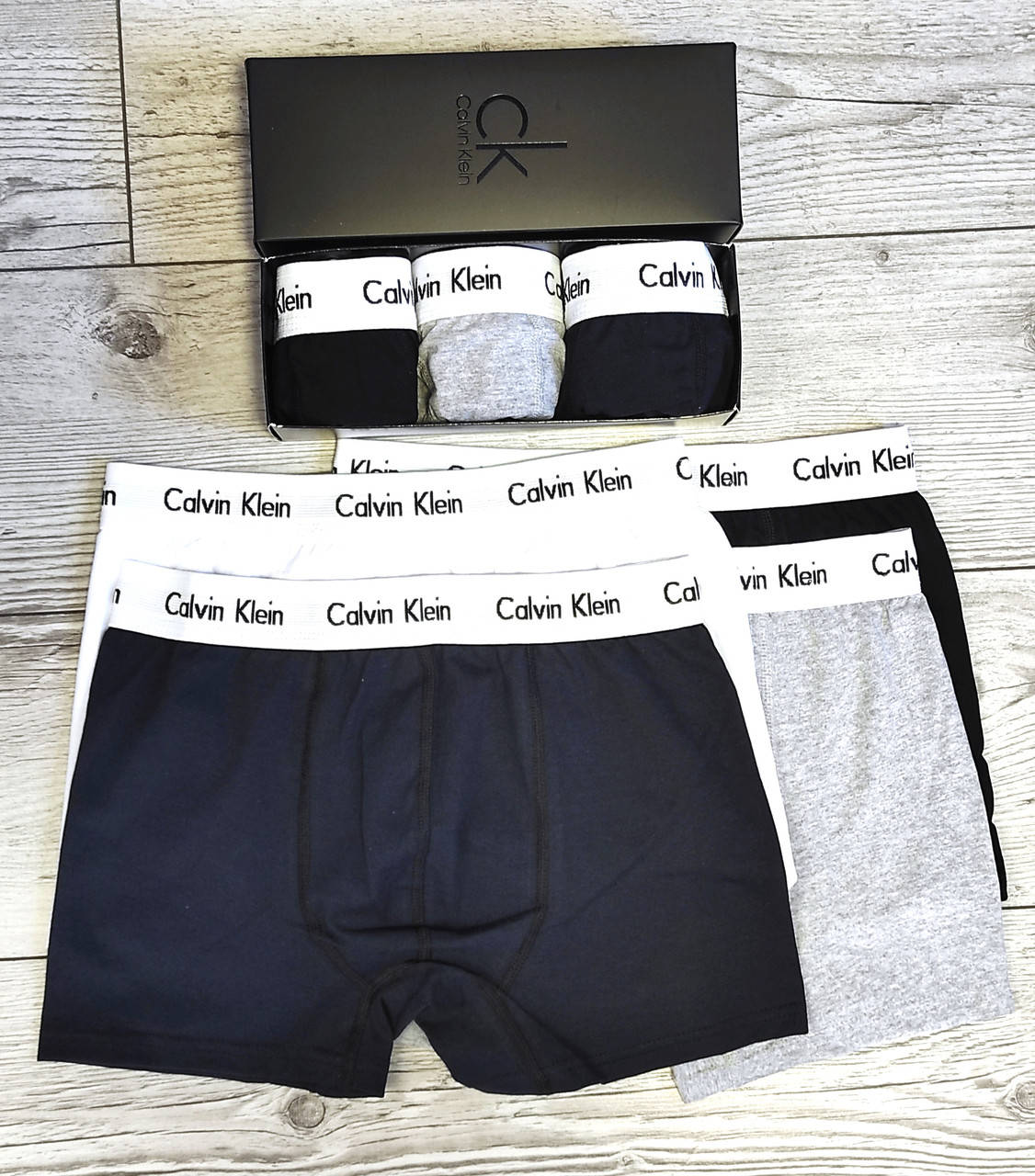 Трусы мужские боксеры Calvin Klein 3 шт в подарочной упаковке / мужских трусов / кельвин кляйн нижнее белье, Черный
Трусы мужские боксеры Calvin Klein 3 шт в подарочной упаковке / мужских трусов / кельвин кляйн нижнее белье, Черный