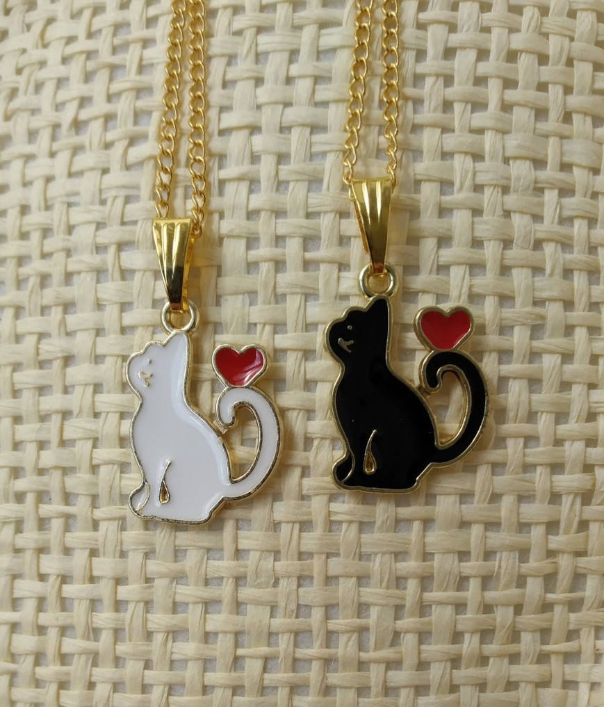 Парные кулоны для друзей Котики /парные кулоны Котики с сердечком 
Парные кулоны для друзей Котики /парные кулоны Котики с сердечком