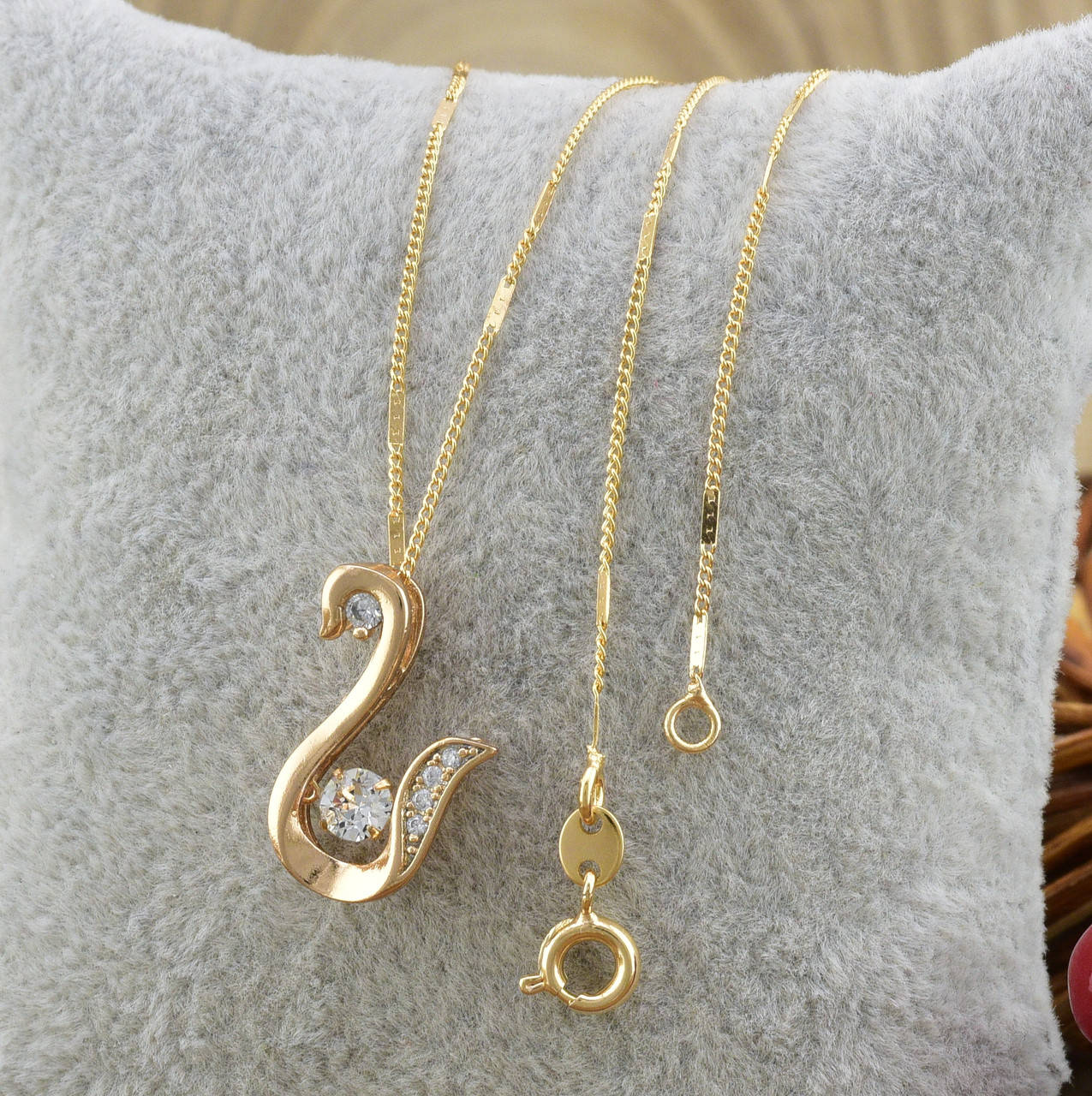 Цепочка Xuping с кулоном 51954 кулон 18х13 мм белые фианиты позолота 18К длина 45
Цепочка Xuping с кулоном 51954 кулон 18х13 мм белые фианиты позолота 18К длина 45