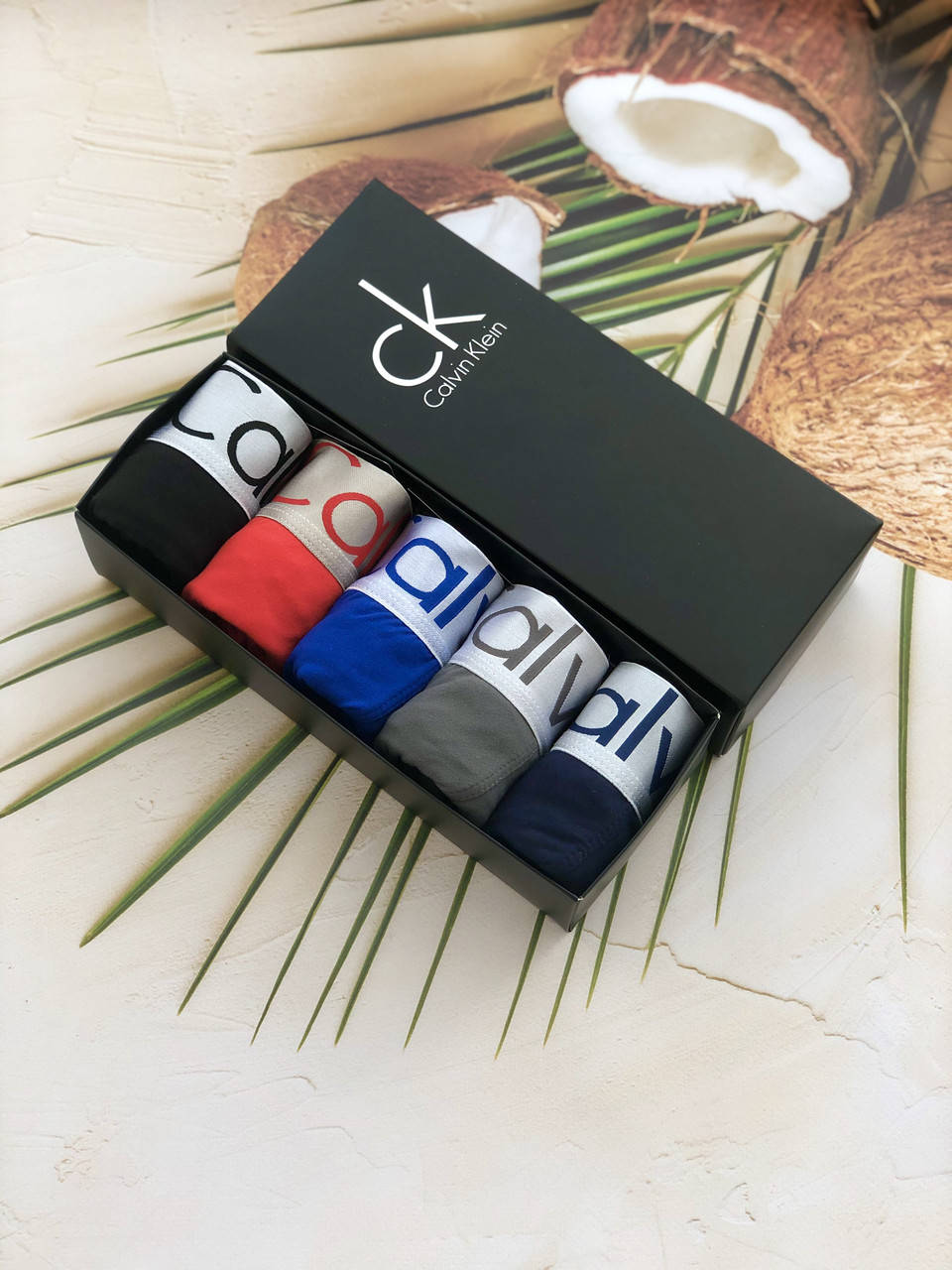 Отличный набор нижнего белья Calvin Klein, мужские трусы Кельвин Кляйн, классические боксерки 5 шт. Реплика! L, Разные цвета
Отличный набор нижнего белья Calvin Klein, мужские трусы Кельвин Кляйн, классические боксерки 5 шт. Реплика! L, Разные цвета