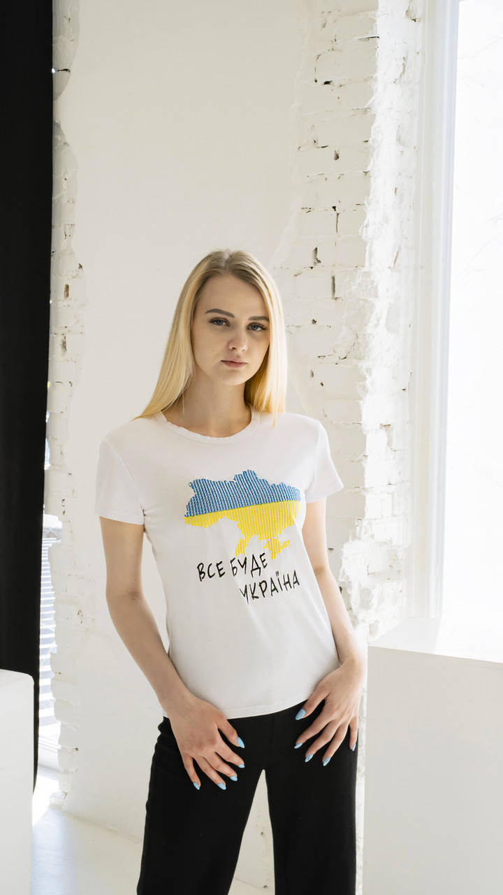 Женская футболка с вышивкой "Все Буде Украина" на белой ткани синими и желтыми цветами Н-05, Белый
Женская футболка с вышивкой "Все Буде Украина" на белой ткани синими и желтыми цветами Н-05, Белый