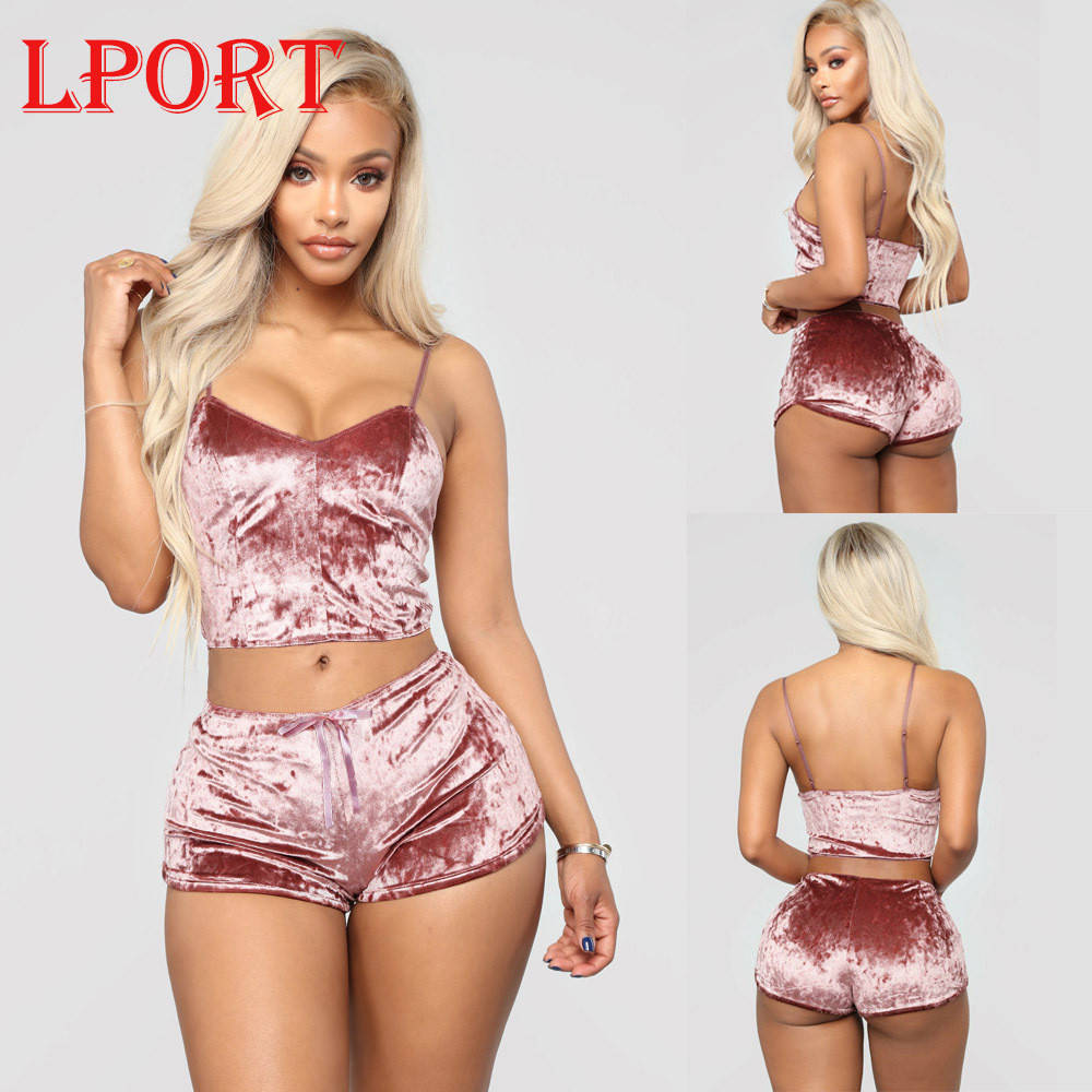 Велюровая пижама
Велюровая пижама