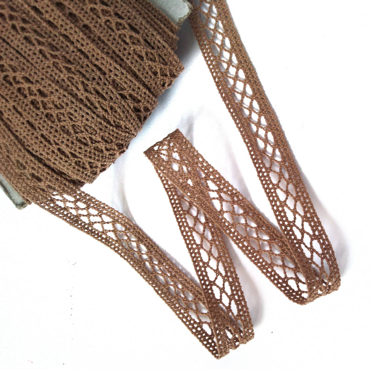 Кружево х/б. 1,5 см. Бежевое 
Кружево х/б. 1,5 см. Бежевое