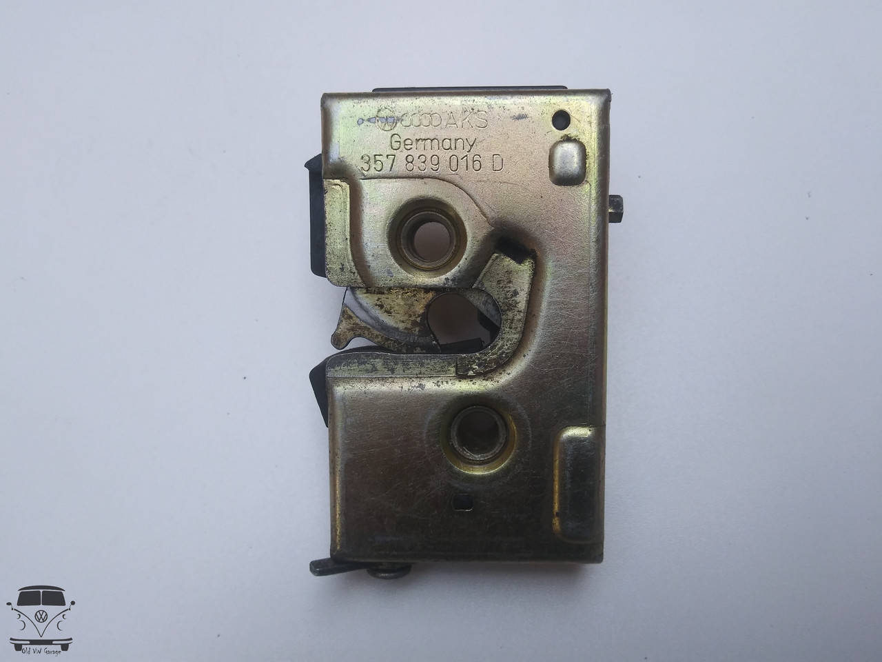 Замок замки R (правый) (357 839 016 D) задние Passat В3 B4 / Пассат Б3 Б4
Замок замки R (правый) (357 839 016 D) задние Passat В3 B4 / Пассат Б3 Б4