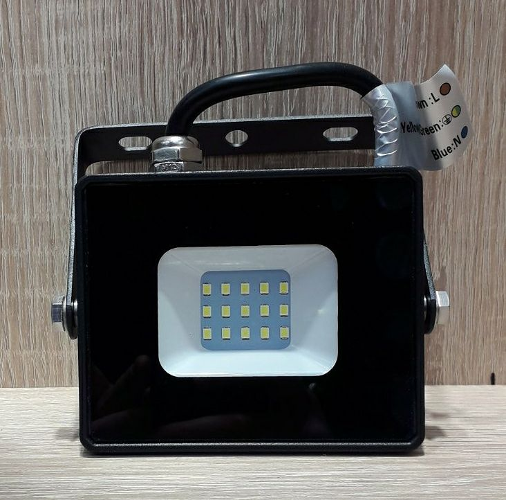 Светодиодный LED прожектор 20W 6400K IP65 Feron LL-992 черный 
Светодиодный LED прожектор 20W 6400K IP65 Feron LL-992 черный
