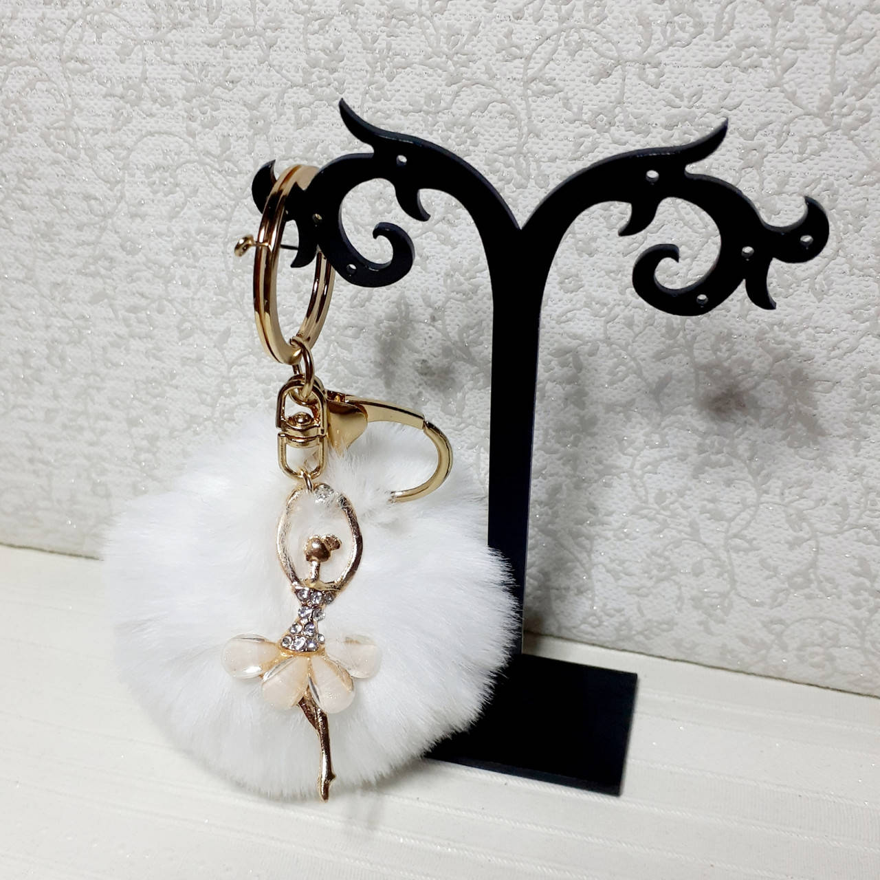 Брелок меховой с декоративной подвеской Балерина 
Брелок меховой с декоративной подвеской Балерина