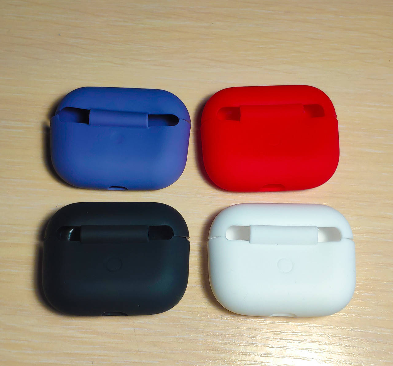 Чехлы на Airpods Pro
Чехлы на Airpods Pro