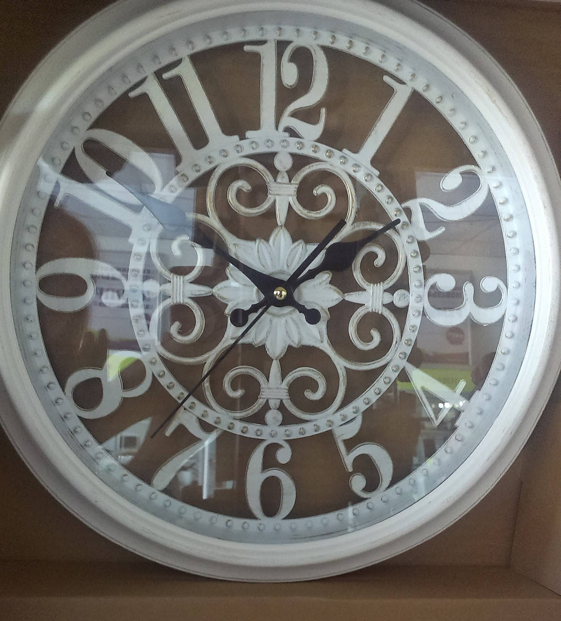 Часы белые с затертостью,настенные 
Часы белые с затертостью,настенные