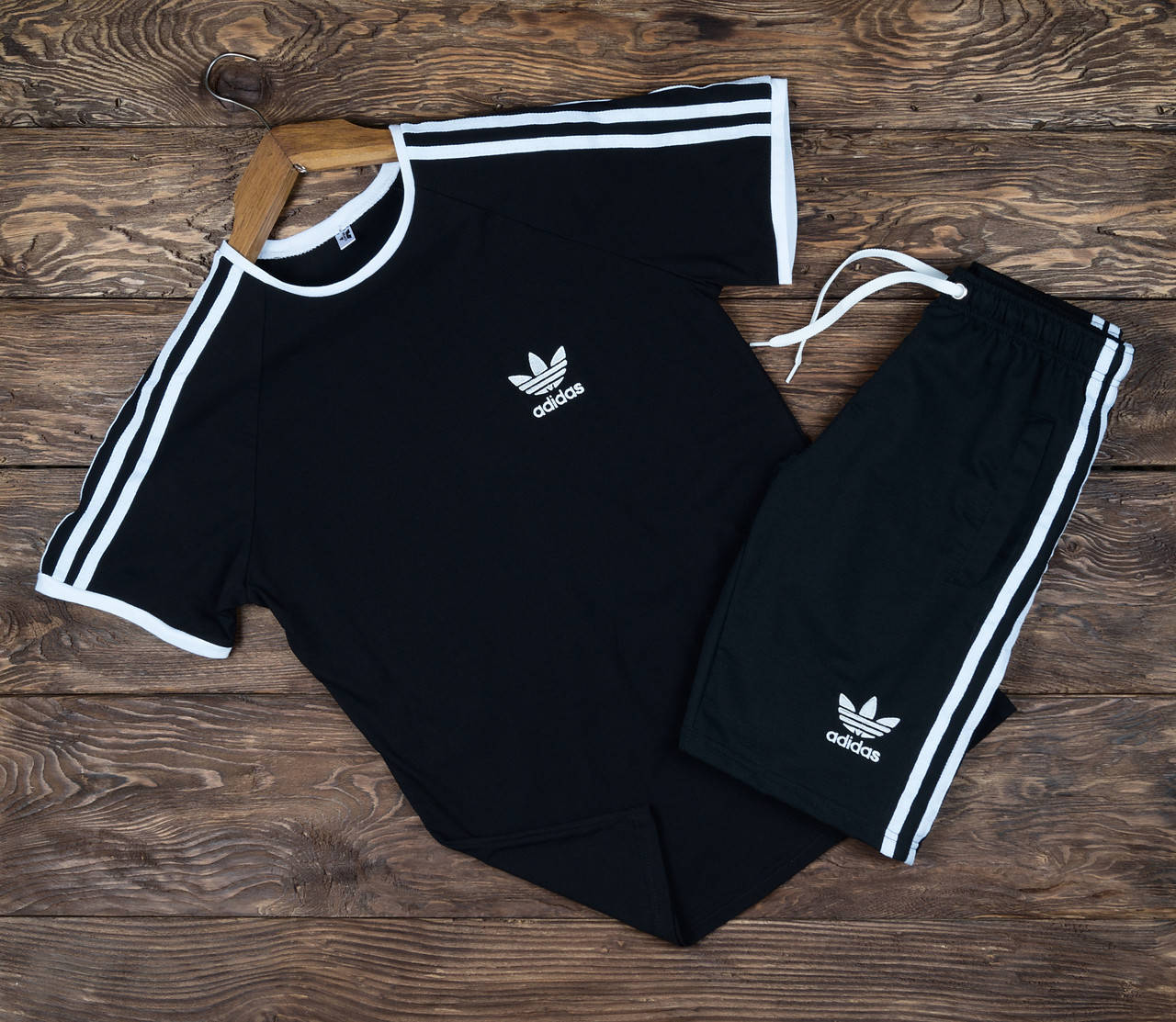 Спортивный костюм мужской Adidas Шорты + Футболка | Комплект мужской летний Адидас черный ЛЮКС качества
Спортивный костюм мужской Adidas Шорты + Футболка | Комплект мужской летний Адидас черный ЛЮКС качества