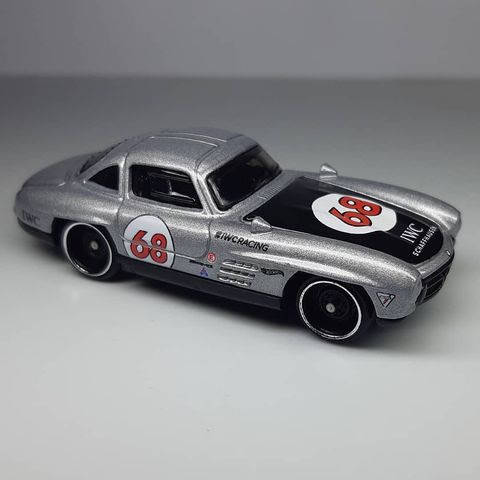 Машинки Hot Wheels оригинал, базовая машинка Хот Вилс Mercedes-Benz 300 SL, Разные цвета
Машинки Hot Wheels оригинал, базовая машинка Хот Вилс Mercedes-Benz 300 SL, Разные цвета