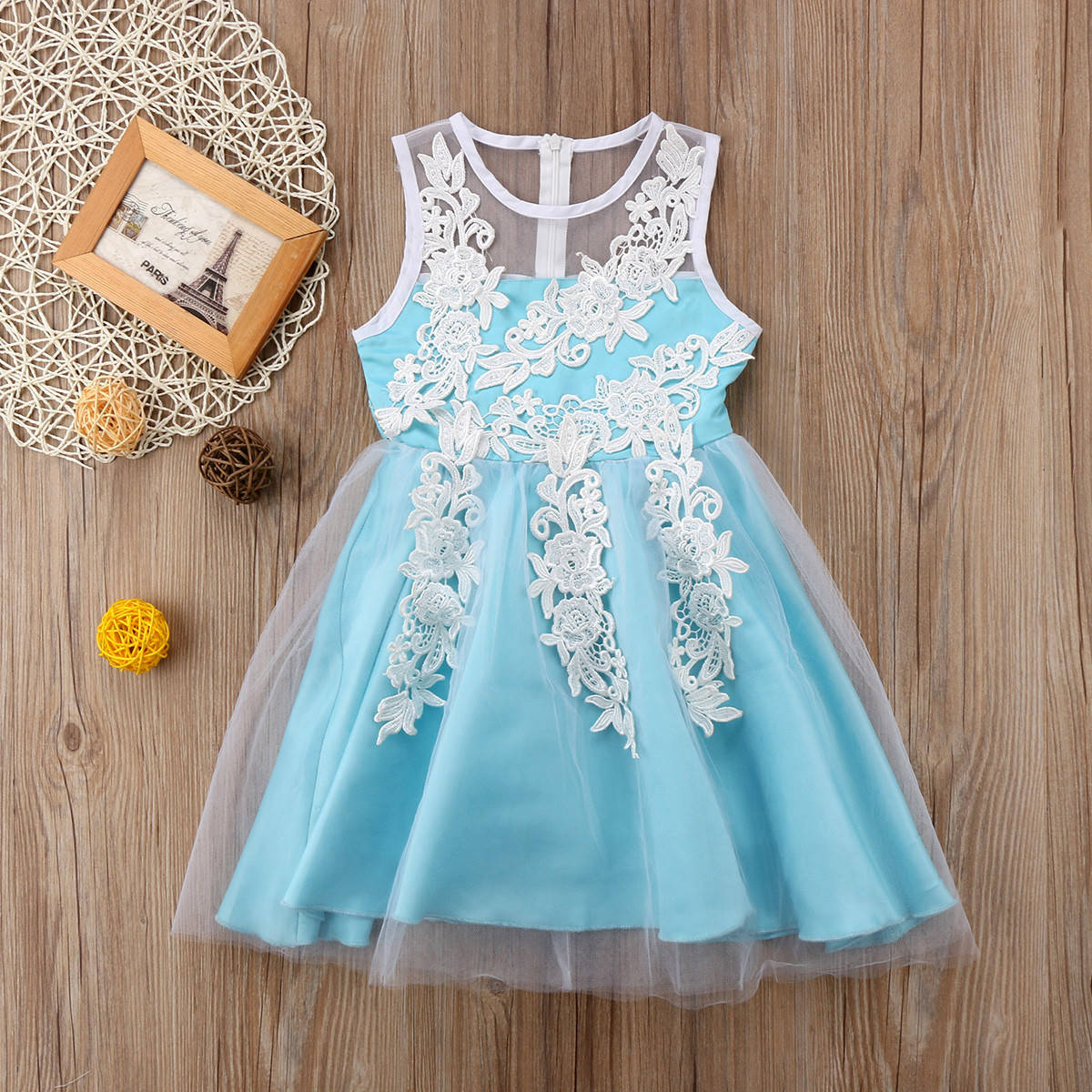 Нарядное платье для девочки размер 98., Голубой 
Нарядное платье для девочки размер 98., Голубой