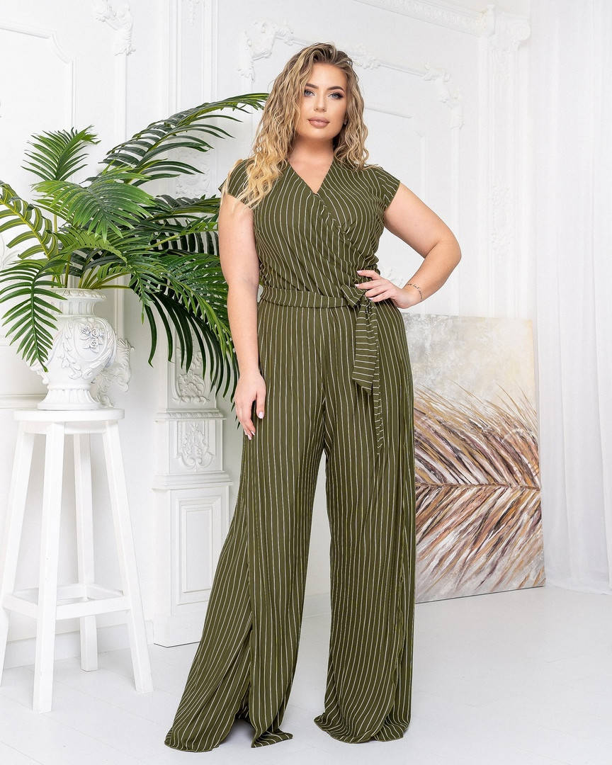 Женский Летний Комбинезон на запах Батал
Женский Летний Комбинезон на запах Батал