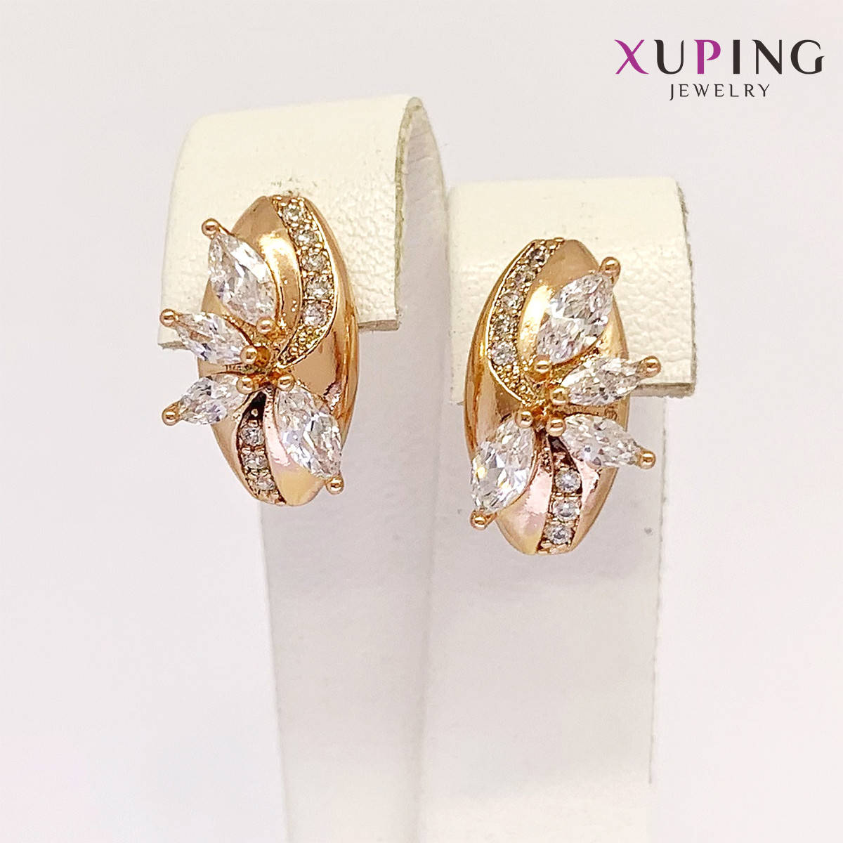 Серьги Xuping, размер 14х8 мм, белые фианиты (куб. цирконий), вес 3 г, позолота PO, ХР01265 (1)
Серьги Xuping, размер 14х8 мм, белые фианиты (куб. цирконий), вес 3 г, позолота PO, ХР01265 (1)