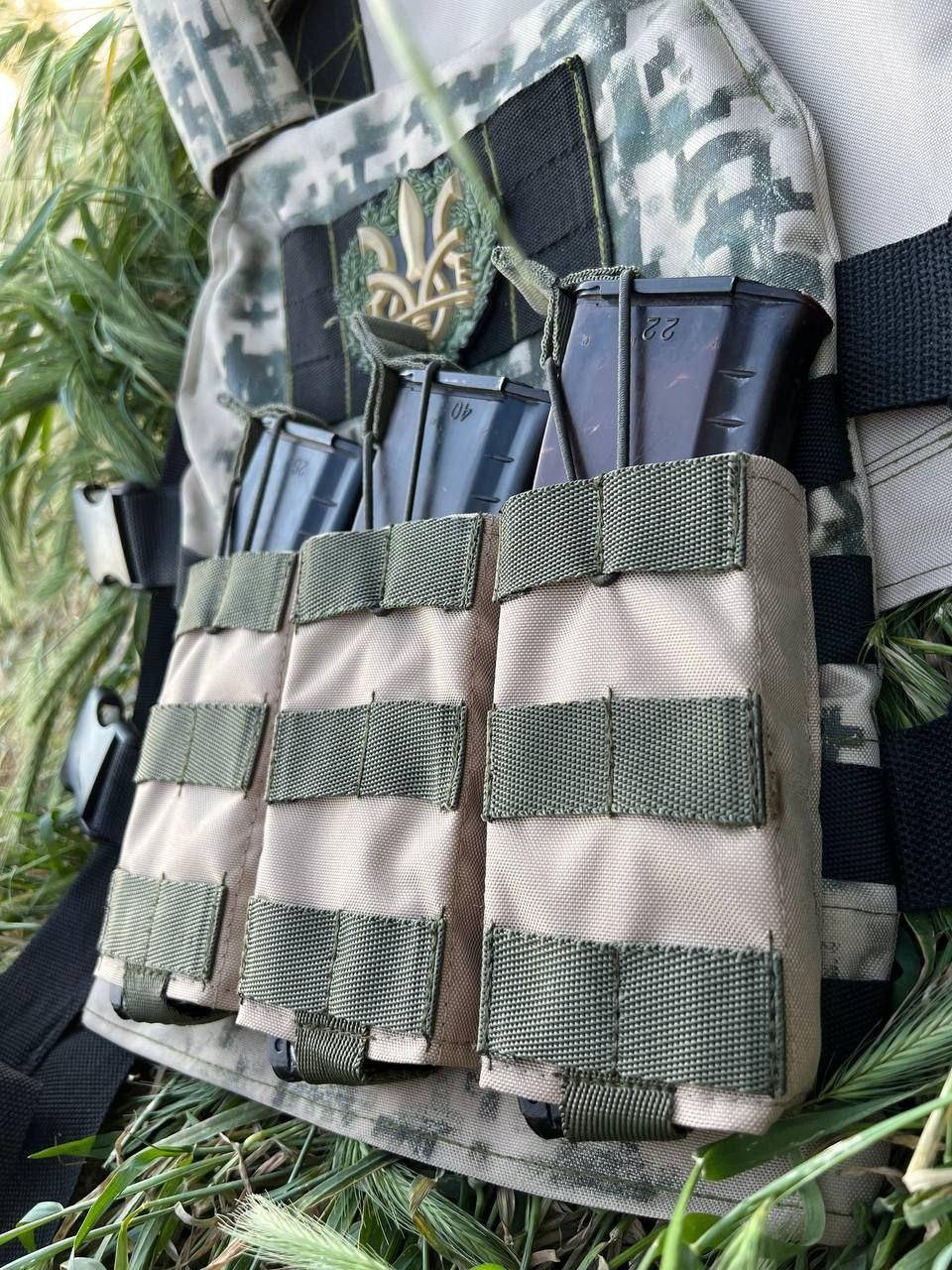 Подсумок для магазинов типа АК/M4 из кордуры тройной открытый Тактический стропы молле цвета оливы водостойкий песочный койот
Подсумок для магазинов типа АК/M4 из кордуры тройной открытый Тактический стропы молле цвета оливы водостойкий песочный койот