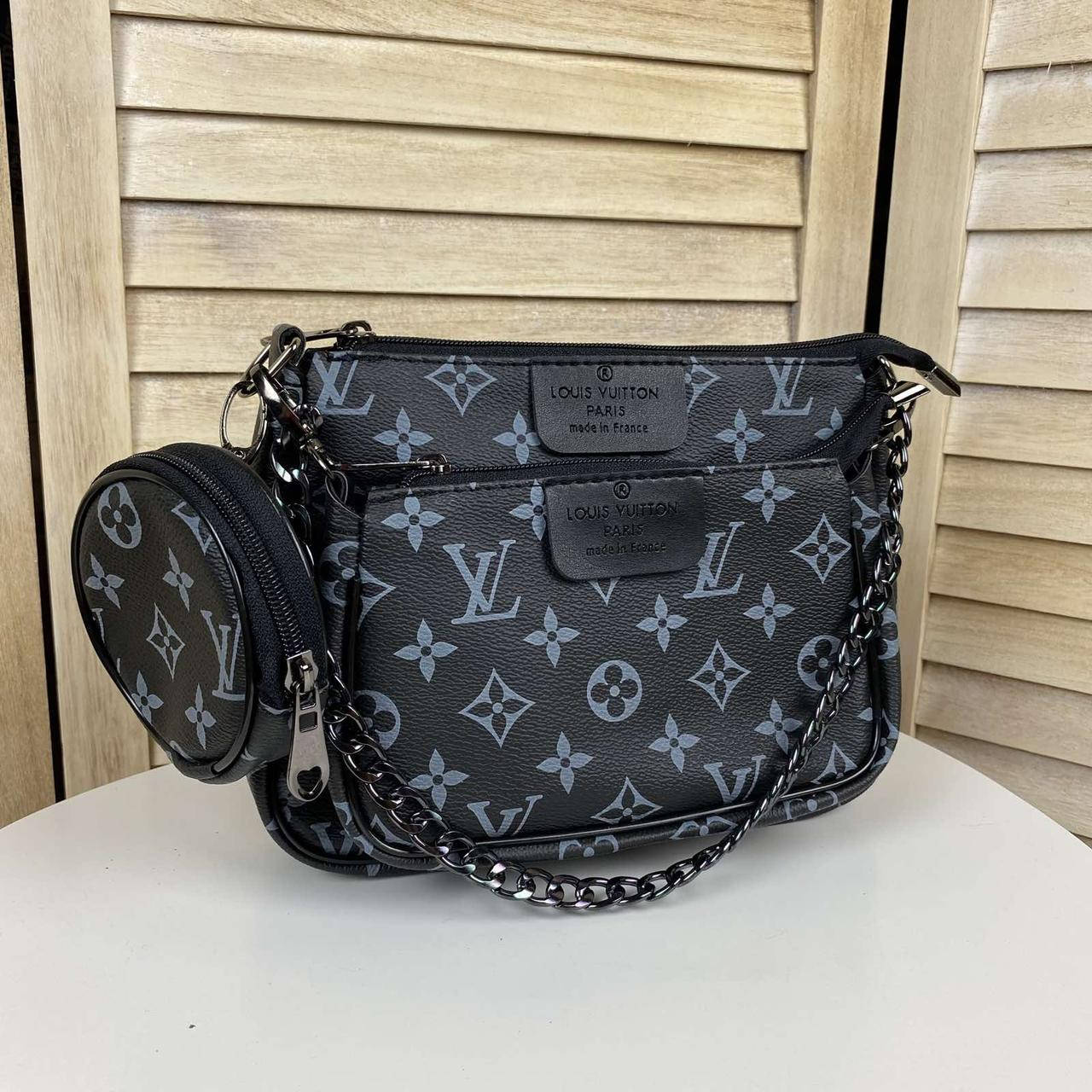 Женская мини сумочка в стиле Луи Витон с цепочкой, сумка клатч 3 в 1 Louis Vuitton Multi Pochette Черный
Женская мини сумочка в стиле Луи Витон с цепочкой, сумка клатч 3 в 1 Louis Vuitton Multi Pochette Черный